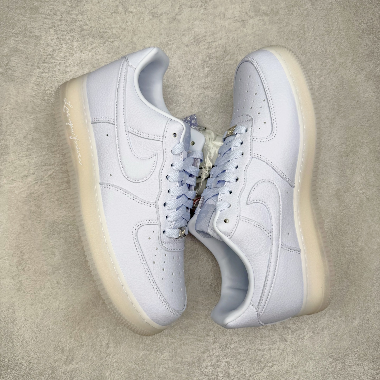 图片[3]-＃G版纯原 NOCTA x NK Air Force 1 Low \’07 空军一号低帮经典板鞋 Drake联名蓝色 CZ8065-500 独家私模大底 头层原厂皮料 原盒原配 不规则波浪大底咬花 全鞋电脑针车 工整有序 视觉效果满分 原厂拉帮手法 标准四线 密度针距针孔大小控制到位 原装反口里网布海绵 正确卡色网眼大小 新版鞋撑改用纸团代替 原厂港宝加持完美还原灵魂版型 原盒原配从里到外百分百还原 原厂全头层原厂皮料 原标原盒 内置Sole气垫 中底白色背胶 中底划线 已经无限的接近公司 原厂楦头 原厂刺绣 后跟弧度修正 独家私模最大开发到47.5 尺码：36 36.5 37.5 38 38.5 39 40 40.5 41 42 42.5 43 44 44.5 45 46 47.5-选品中心