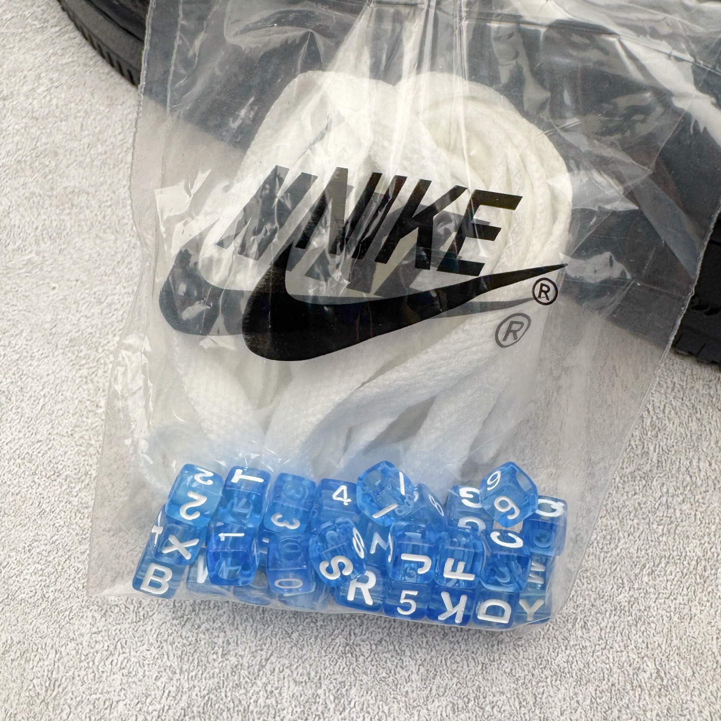 图片[11]-＃G版纯原 NOCTA x NK Air Force 1 Low \’07 空军一号低帮经典板鞋 Drake联名黑色 CZ8065-001 独家私模大底 头层原厂皮料 原盒原配 不规则波浪大底咬花 全鞋电脑针车 工整有序 视觉效果满分 原厂拉帮手法 标准四线 密度针距针孔大小控制到位 原装反口里网布海绵 正确卡色网眼大小 新版鞋撑改用纸团代替 原厂港宝加持完美还原灵魂版型 原盒原配从里到外百分百还原 原厂全头层原厂皮料 原标原盒 内置Sole气垫 中底白色背胶 中底划线 已经无限的接近公司 原厂楦头 原厂刺绣 后跟弧度修正 独家私模最大开发到47.5 尺码：36 36.5 37.5 38 38.5 39 40 40.5 41 42 42.5 43 44 44.5 45 46 47.5-选品中心