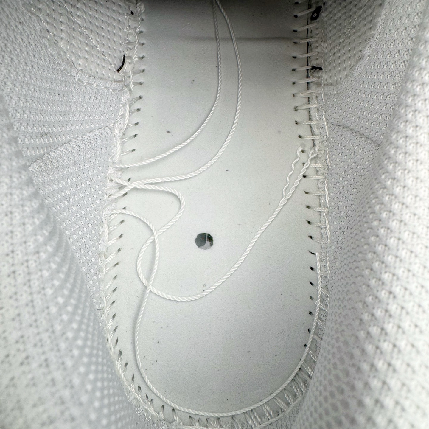 图片[19]-＃G版纯原 AD Originals Superstar 经典贝壳头休闲板鞋 EG4958 市面最完美的贝壳头版型 2024全新细节 注意区分旧版 随意对比市面 知名大厂出品 工厂个位数利润的单价 百分百全新货品 零氧化发霉 给足利润空间操作 独家控货 平台正单 全套原纸板楦头开发 每道工序同步公司流程 确保原汁原味 完美呈现原鞋版型 原厂高频磨具加持 精准内部资源对接 Logo字体百分百还原 全鞋电脑针车 Logo针车间距针数原版一致 皮料切割冲裁零瑕疵 原鞋一致含胶量超耐磨大底 大几率过验 不对比市面只对比原鞋 只服务最高端市场 诞生于1969年 是第一双将全皮面鞋 身与橡胶鞋头结合在一起的低帮篮球鞋 Superstar最开始 是作为高帮篮球鞋Pro Model的低帮版本而出现的 但因为其独特和醒目的橡胶鞋头造型而让大家熟知 被大家形象地称为\\\”shelltoe\\\”贝壳头 在70年代的美国职业篮球场上 接近3/4的NBA球员都将这双Superstar作为场上用鞋 80年代之后 经过不断的改良和发展 Superstar逐渐成为横跨时装、音乐、街头文化、休闲和运动等各大领域的时尚潮鞋 尺码：36 36.5 37 38 38.5 39 40 40.5 41 42 42.5 43 44 44.5 45 46-选品中心