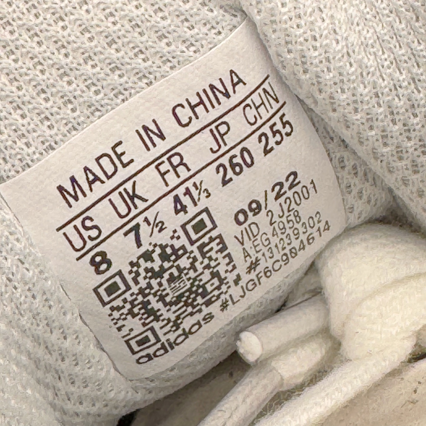 图片[11]-＃G版纯原 AD Originals Superstar 经典贝壳头休闲板鞋 EG4958 市面最完美的贝壳头版型 2024全新细节 注意区分旧版 随意对比市面 知名大厂出品 工厂个位数利润的单价 百分百全新货品 零氧化发霉 给足利润空间操作 独家控货 平台正单 全套原纸板楦头开发 每道工序同步公司流程 确保原汁原味 完美呈现原鞋版型 原厂高频磨具加持 精准内部资源对接 Logo字体百分百还原 全鞋电脑针车 Logo针车间距针数原版一致 皮料切割冲裁零瑕疵 原鞋一致含胶量超耐磨大底 大几率过验 不对比市面只对比原鞋 只服务最高端市场 诞生于1969年 是第一双将全皮面鞋 身与橡胶鞋头结合在一起的低帮篮球鞋 Superstar最开始 是作为高帮篮球鞋Pro Model的低帮版本而出现的 但因为其独特和醒目的橡胶鞋头造型而让大家熟知 被大家形象地称为\\\”shelltoe\\\”贝壳头 在70年代的美国职业篮球场上 接近3/4的NBA球员都将这双Superstar作为场上用鞋 80年代之后 经过不断的改良和发展 Superstar逐渐成为横跨时装、音乐、街头文化、休闲和运动等各大领域的时尚潮鞋 尺码：36 36.5 37 38 38.5 39 40 40.5 41 42 42.5 43 44 44.5 45 46-选品中心