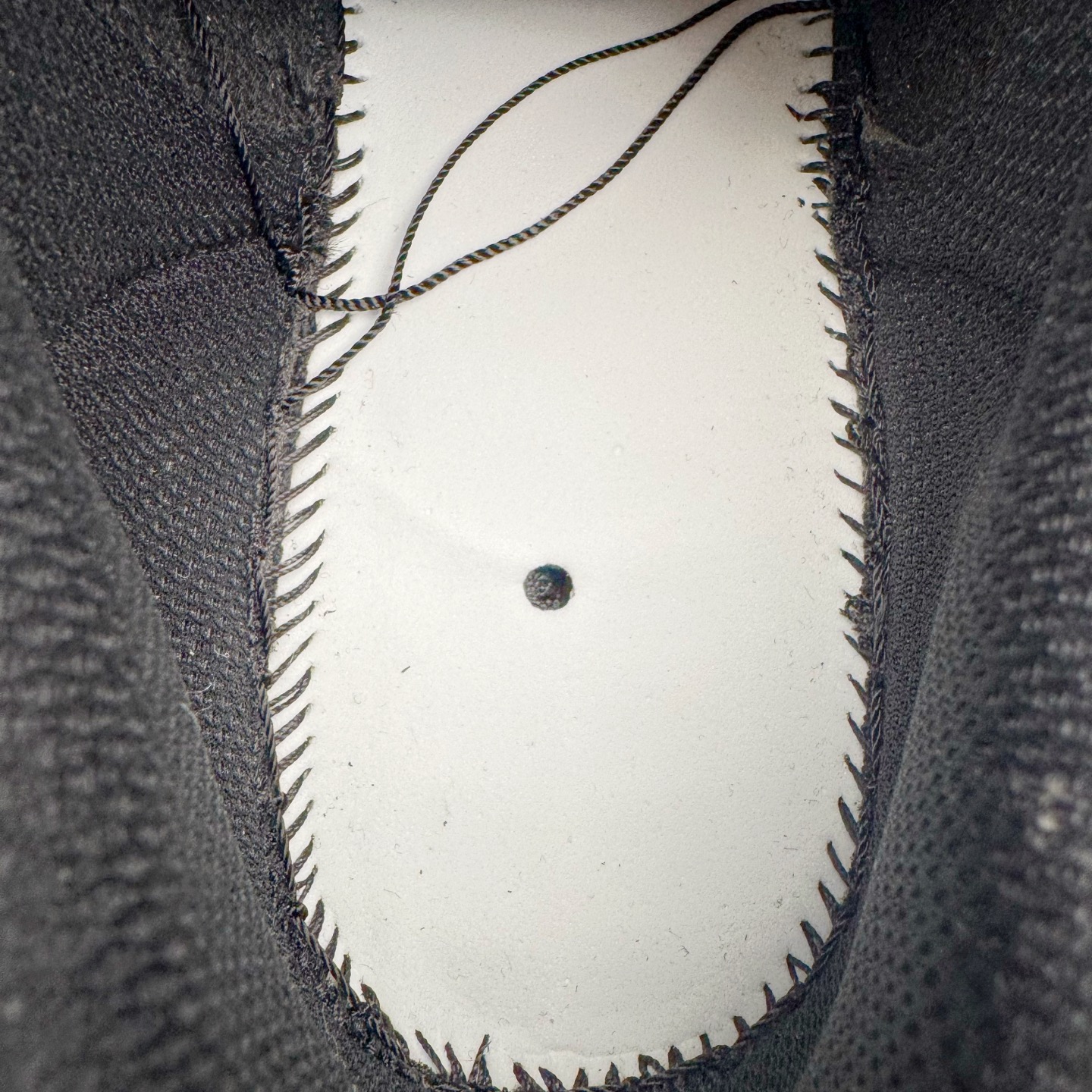 图片[10]-＃G版纯原 AD Originals Superstar 经典贝壳头休闲板鞋 EG4957 市面最完美的贝壳头版型 2024全新细节 注意区分旧版 随意对比市面 知名大厂出品 工厂个位数利润的单价 百分百全新货品 零氧化发霉 给足利润空间操作 独家控货 平台正单 全套原纸板楦头开发 每道工序同步公司流程 确保原汁原味 完美呈现原鞋版型 原厂高频磨具加持 精准内部资源对接 Logo字体百分百还原 全鞋电脑针车 Logo针车间距针数原版一致 皮料切割冲裁零瑕疵 原鞋一致含胶量超耐磨大底 大几率过验 不对比市面只对比原鞋 只服务最高端市场 诞生于1969年 是第一双将全皮面鞋 身与橡胶鞋头结合在一起的低帮篮球鞋 Superstar最开始 是作为高帮篮球鞋Pro Model的低帮版本而出现的 但因为其独特和醒目的橡胶鞋头造型而让大家熟知 被大家形象地称为\\\”shelltoe\\\”贝壳头 在70年代的美国职业篮球场上 接近3/4的NBA球员都将这双Superstar作为场上用鞋 80年代之后 经过不断的改良和发展 Superstar逐渐成为横跨时装、音乐、街头文化、休闲和运动等各大领域的时尚潮鞋 尺码：36 36.5 37 38 38.5 39 40 40.5 41 42 42.5 43 44 44.5 45 46-选品中心