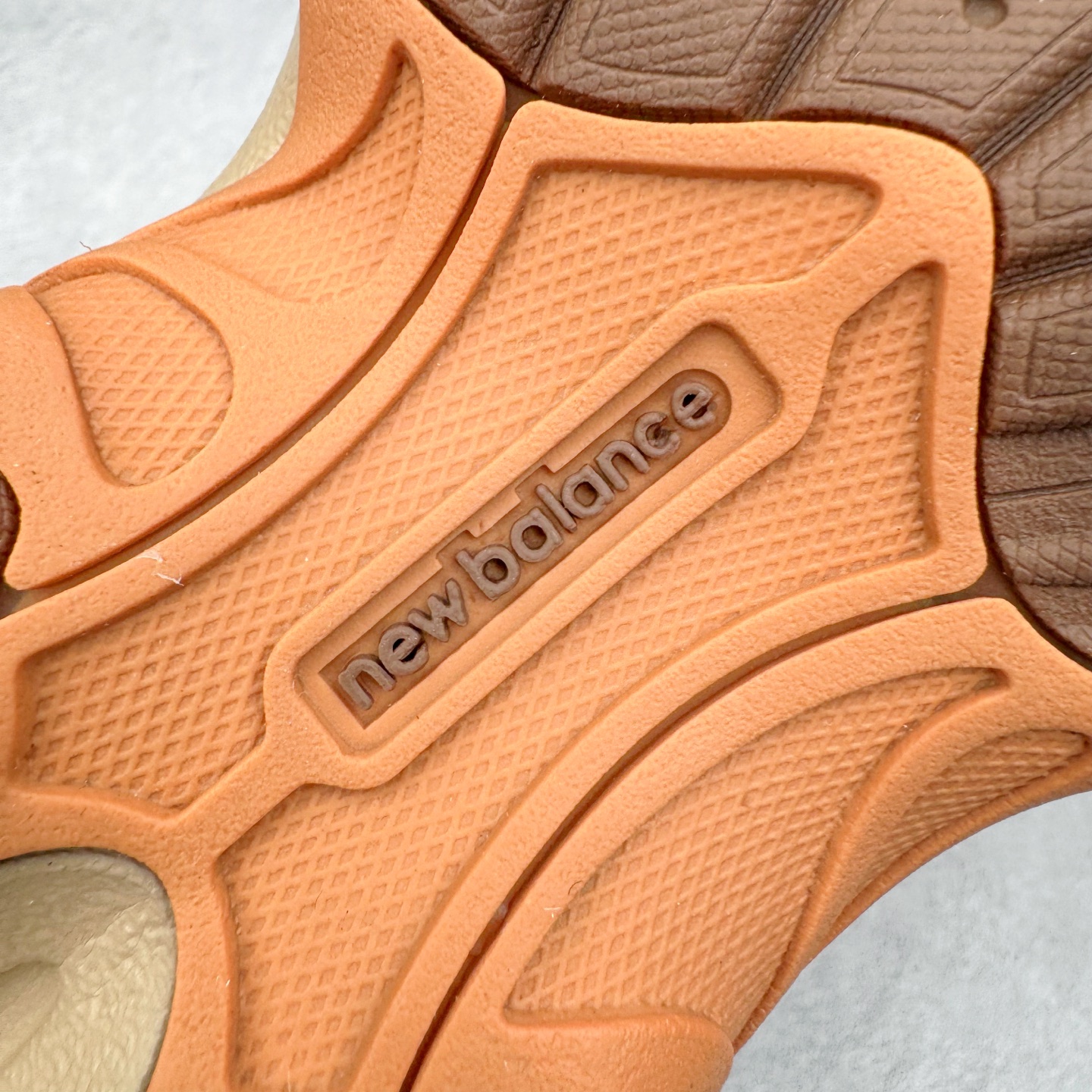 图片[19]-＃G版纯原 New Balance MR530NI NB新百伦复古透气跑步鞋 全套原楦原纸板原厂数据开发 同步原鞋一次Model大底 全鞋电脑针车加持 原厂网布TPU高频工艺 正确中底拉帮 高密度丽新布中底 抛弃过往以皮革为主的人气轮廓 以极具复古风范的跑鞋外观呈现 设计上全鞋以简约清爽的纯白色作基底 鞋身覆盖大面积织物网眼材质 并于鞋头、鞋带孔眼片等细节处点缀对比鲜明的反光银镀层凸显 鞋舌、侧身等位置则辅以一贯的「N」字标志和品牌徽标彰显身份 最后通过搭载的 ABZORB 缓震中底完善整体造型 尺码：36 37 37.5 38 38.5 39.5 40 40.5 41.5 42 42.5 43 44 44.5 45 45.5 46.5 47-选品中心