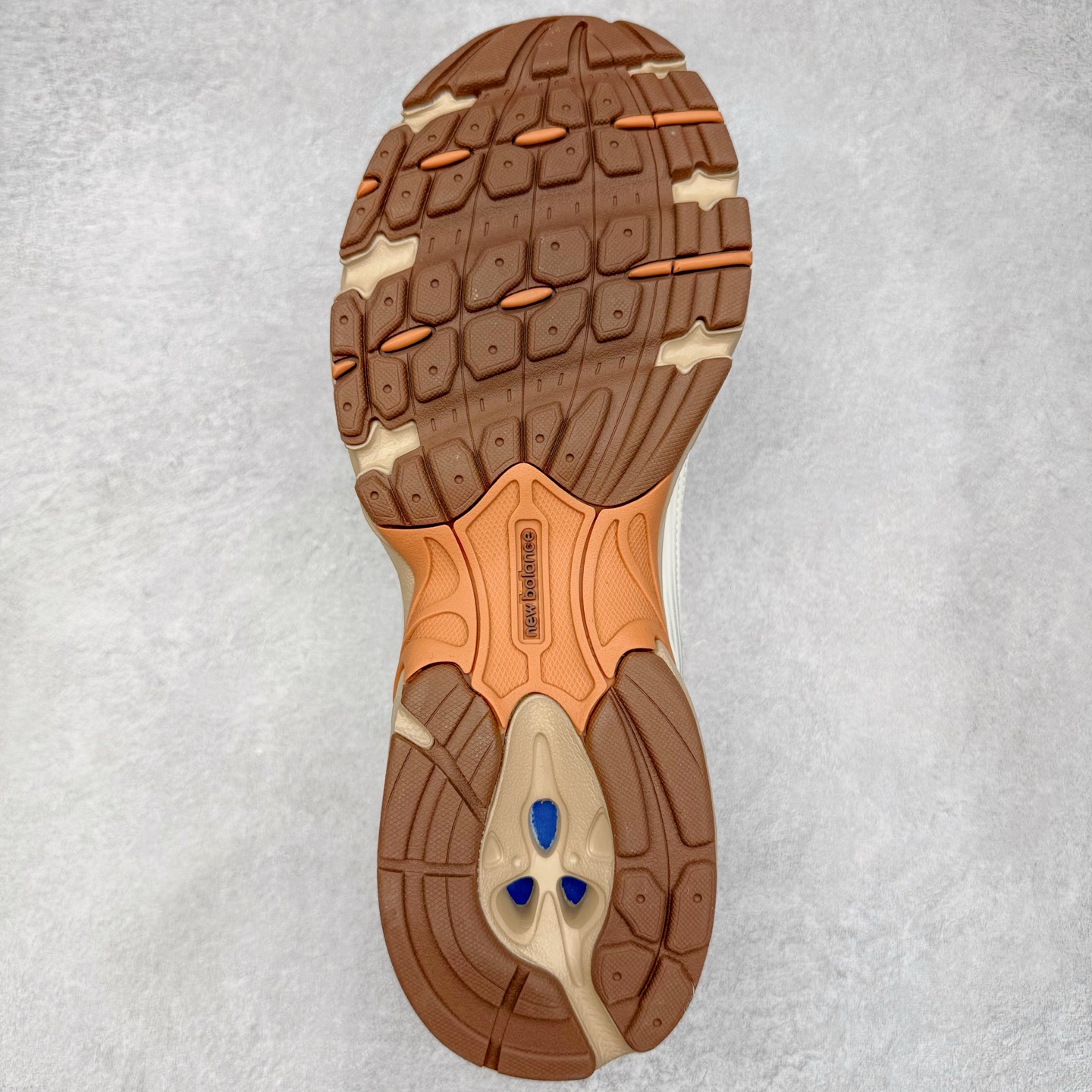 图片[9]-＃G版纯原 New Balance MR530NI NB新百伦复古透气跑步鞋 全套原楦原纸板原厂数据开发 同步原鞋一次Model大底 全鞋电脑针车加持 原厂网布TPU高频工艺 正确中底拉帮 高密度丽新布中底 抛弃过往以皮革为主的人气轮廓 以极具复古风范的跑鞋外观呈现 设计上全鞋以简约清爽的纯白色作基底 鞋身覆盖大面积织物网眼材质 并于鞋头、鞋带孔眼片等细节处点缀对比鲜明的反光银镀层凸显 鞋舌、侧身等位置则辅以一贯的「N」字标志和品牌徽标彰显身份 最后通过搭载的 ABZORB 缓震中底完善整体造型 尺码：36 37 37.5 38 38.5 39.5 40 40.5 41.5 42 42.5 43 44 44.5 45 45.5 46.5 47-选品中心