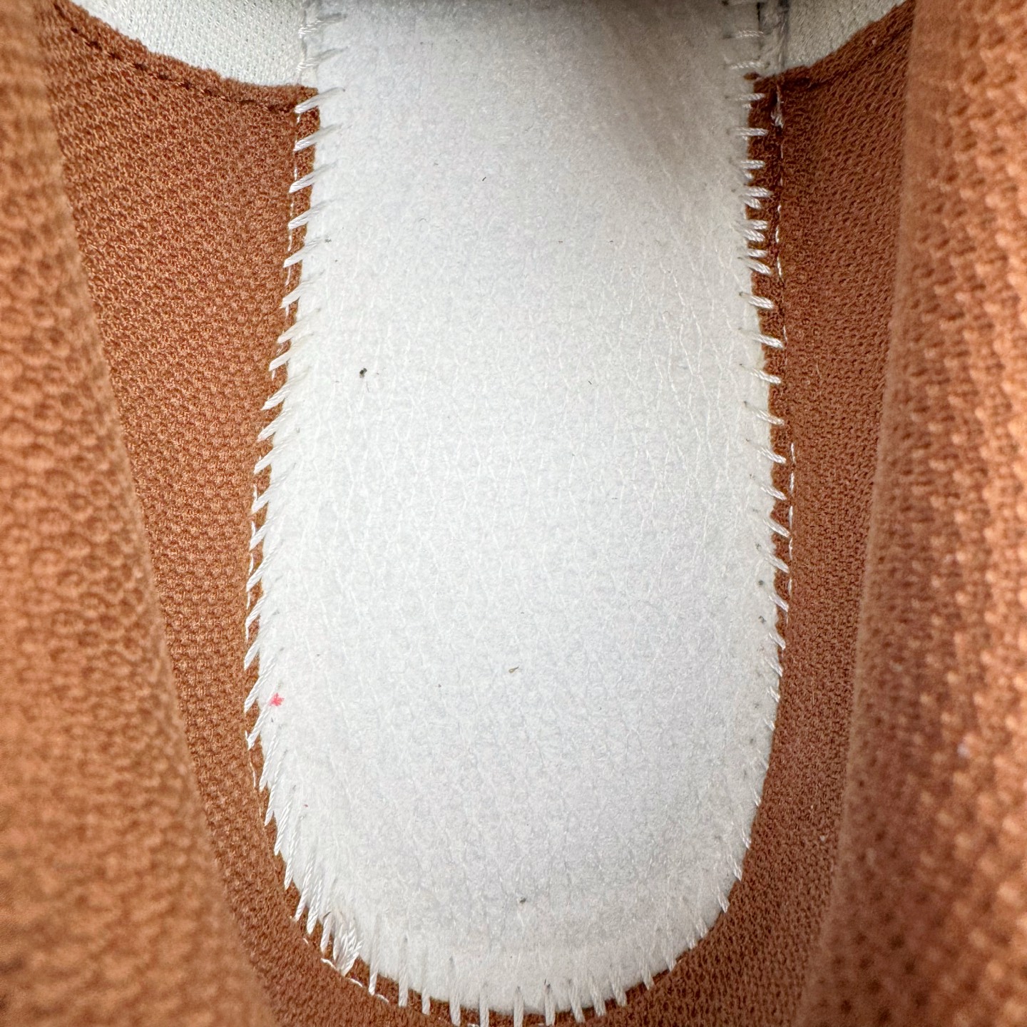 图片[10]-＃G版纯原 New Balance MR530NI NB新百伦复古透气跑步鞋 全套原楦原纸板原厂数据开发 同步原鞋一次Model大底 全鞋电脑针车加持 原厂网布TPU高频工艺 正确中底拉帮 高密度丽新布中底 抛弃过往以皮革为主的人气轮廓 以极具复古风范的跑鞋外观呈现 设计上全鞋以简约清爽的纯白色作基底 鞋身覆盖大面积织物网眼材质 并于鞋头、鞋带孔眼片等细节处点缀对比鲜明的反光银镀层凸显 鞋舌、侧身等位置则辅以一贯的「N」字标志和品牌徽标彰显身份 最后通过搭载的 ABZORB 缓震中底完善整体造型 尺码：36 37 37.5 38 38.5 39.5 40 40.5 41.5 42 42.5 43 44 44.5 45 45.5 46.5 47-选品中心