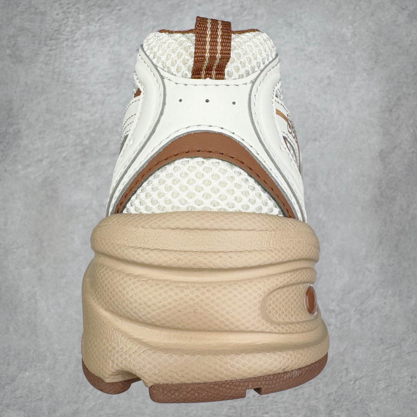 图片[8]-＃G版纯原 New Balance MR530NI NB新百伦复古透气跑步鞋 全套原楦原纸板原厂数据开发 同步原鞋一次Model大底 全鞋电脑针车加持 原厂网布TPU高频工艺 正确中底拉帮 高密度丽新布中底 抛弃过往以皮革为主的人气轮廓 以极具复古风范的跑鞋外观呈现 设计上全鞋以简约清爽的纯白色作基底 鞋身覆盖大面积织物网眼材质 并于鞋头、鞋带孔眼片等细节处点缀对比鲜明的反光银镀层凸显 鞋舌、侧身等位置则辅以一贯的「N」字标志和品牌徽标彰显身份 最后通过搭载的 ABZORB 缓震中底完善整体造型 尺码：36 37 37.5 38 38.5 39.5 40 40.5 41.5 42 42.5 43 44 44.5 45 45.5 46.5 47-选品中心