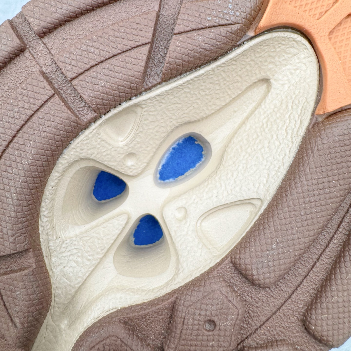 图片[18]-＃G版纯原 New Balance MR530NI NB新百伦复古透气跑步鞋 全套原楦原纸板原厂数据开发 同步原鞋一次Model大底 全鞋电脑针车加持 原厂网布TPU高频工艺 正确中底拉帮 高密度丽新布中底 抛弃过往以皮革为主的人气轮廓 以极具复古风范的跑鞋外观呈现 设计上全鞋以简约清爽的纯白色作基底 鞋身覆盖大面积织物网眼材质 并于鞋头、鞋带孔眼片等细节处点缀对比鲜明的反光银镀层凸显 鞋舌、侧身等位置则辅以一贯的「N」字标志和品牌徽标彰显身份 最后通过搭载的 ABZORB 缓震中底完善整体造型 尺码：36 37 37.5 38 38.5 39.5 40 40.5 41.5 42 42.5 43 44 44.5 45 45.5 46.5 47-选品中心