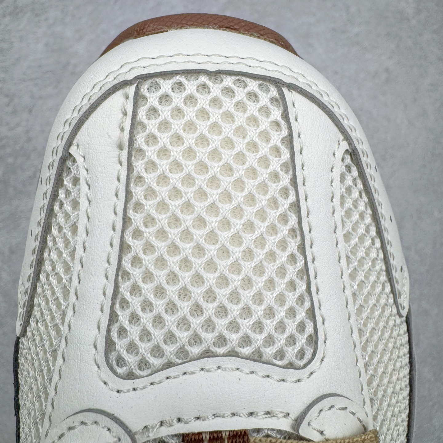 图片[14]-＃G版纯原 New Balance MR530NI NB新百伦复古透气跑步鞋 全套原楦原纸板原厂数据开发 同步原鞋一次Model大底 全鞋电脑针车加持 原厂网布TPU高频工艺 正确中底拉帮 高密度丽新布中底 抛弃过往以皮革为主的人气轮廓 以极具复古风范的跑鞋外观呈现 设计上全鞋以简约清爽的纯白色作基底 鞋身覆盖大面积织物网眼材质 并于鞋头、鞋带孔眼片等细节处点缀对比鲜明的反光银镀层凸显 鞋舌、侧身等位置则辅以一贯的「N」字标志和品牌徽标彰显身份 最后通过搭载的 ABZORB 缓震中底完善整体造型 尺码：36 37 37.5 38 38.5 39.5 40 40.5 41.5 42 42.5 43 44 44.5 45 45.5 46.5 47-选品中心