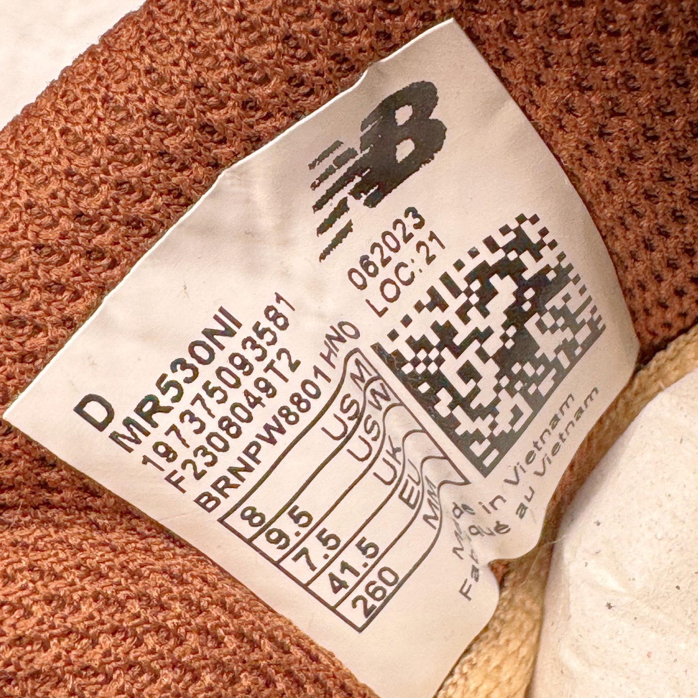 图片[12]-＃G版纯原 New Balance MR530NI NB新百伦复古透气跑步鞋 全套原楦原纸板原厂数据开发 同步原鞋一次Model大底 全鞋电脑针车加持 原厂网布TPU高频工艺 正确中底拉帮 高密度丽新布中底 抛弃过往以皮革为主的人气轮廓 以极具复古风范的跑鞋外观呈现 设计上全鞋以简约清爽的纯白色作基底 鞋身覆盖大面积织物网眼材质 并于鞋头、鞋带孔眼片等细节处点缀对比鲜明的反光银镀层凸显 鞋舌、侧身等位置则辅以一贯的「N」字标志和品牌徽标彰显身份 最后通过搭载的 ABZORB 缓震中底完善整体造型 尺码：36 37 37.5 38 38.5 39.5 40 40.5 41.5 42 42.5 43 44 44.5 45 45.5 46.5 47-选品中心