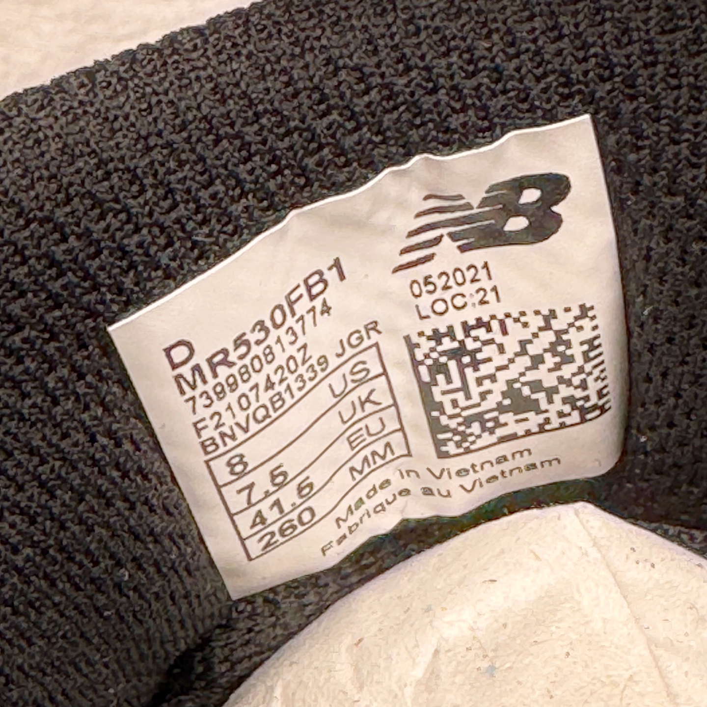 图片[11]-＃G版纯原 New Balance MR530FB1 NB新百伦复古透气跑步鞋 全套原楦原纸板原厂数据开发 同步原鞋一次Model大底 全鞋电脑针车加持 原厂网布TPU高频工艺 正确中底拉帮 高密度丽新布中底 抛弃过往以皮革为主的人气轮廓 以极具复古风范的跑鞋外观呈现 设计上全鞋以简约清爽的纯白色作基底 鞋身覆盖大面积织物网眼材质 并于鞋头、鞋带孔眼片等细节处点缀对比鲜明的反光银镀层凸显 鞋舌、侧身等位置则辅以一贯的「N」字标志和品牌徽标彰显身份 最后通过搭载的 ABZORB 缓震中底完善整体造型 尺码：36 37 37.5 38 38.5 39.5 40 40.5 41.5 42 42.5 43 44 44.5 45 45.5 46.5 47-选品中心