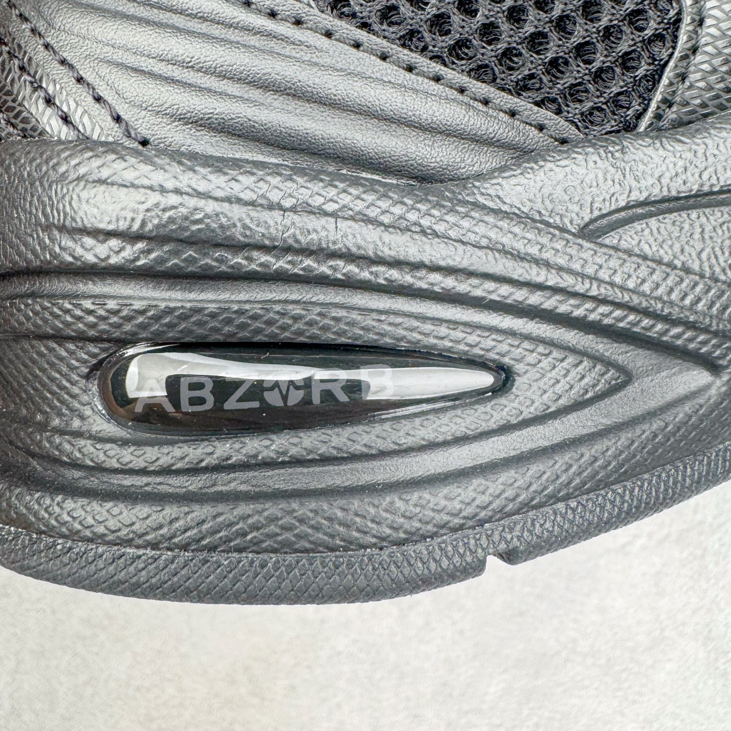 图片[17]-＃G版纯原 New Balance MR530FB1 NB新百伦复古透气跑步鞋 全套原楦原纸板原厂数据开发 同步原鞋一次Model大底 全鞋电脑针车加持 原厂网布TPU高频工艺 正确中底拉帮 高密度丽新布中底 抛弃过往以皮革为主的人气轮廓 以极具复古风范的跑鞋外观呈现 设计上全鞋以简约清爽的纯白色作基底 鞋身覆盖大面积织物网眼材质 并于鞋头、鞋带孔眼片等细节处点缀对比鲜明的反光银镀层凸显 鞋舌、侧身等位置则辅以一贯的「N」字标志和品牌徽标彰显身份 最后通过搭载的 ABZORB 缓震中底完善整体造型 尺码：36 37 37.5 38 38.5 39.5 40 40.5 41.5 42 42.5 43 44 44.5 45 45.5 46.5 47-选品中心