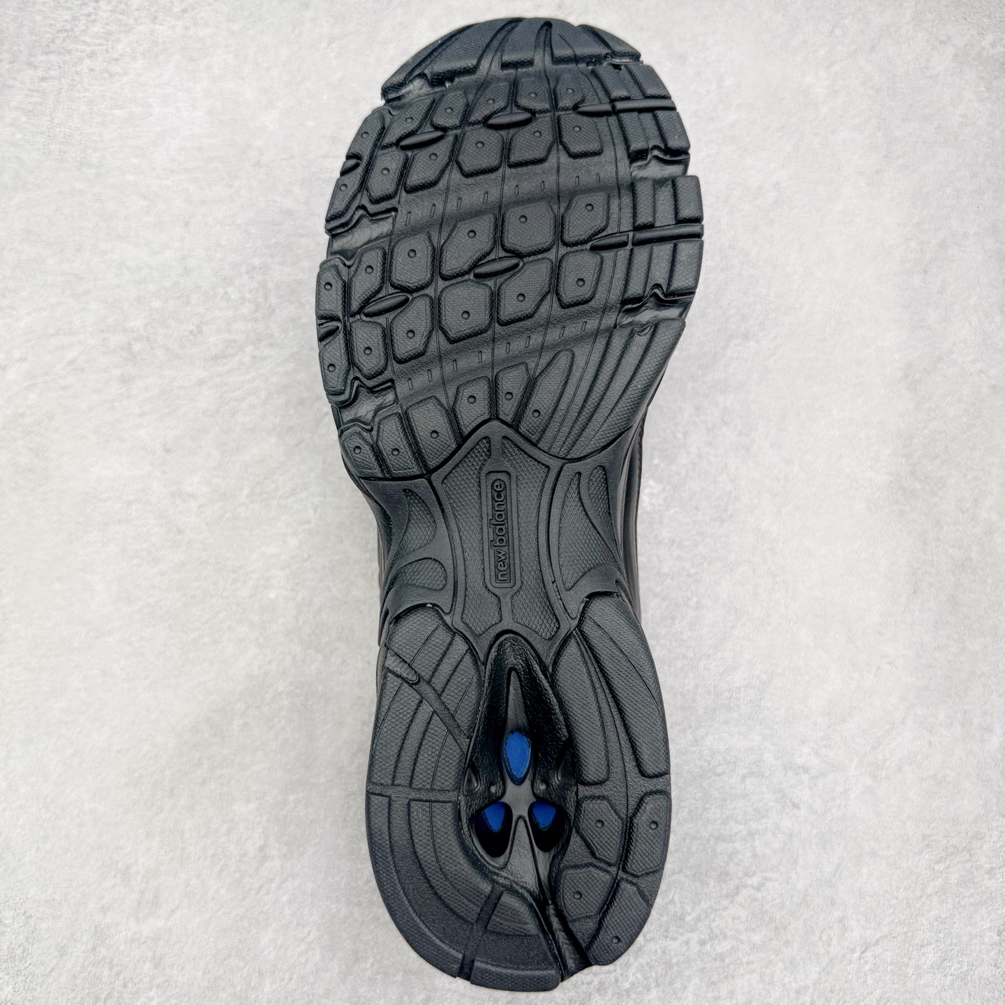 图片[9]-＃G版纯原 New Balance MR530FB1 NB新百伦复古透气跑步鞋 全套原楦原纸板原厂数据开发 同步原鞋一次Model大底 全鞋电脑针车加持 原厂网布TPU高频工艺 正确中底拉帮 高密度丽新布中底 抛弃过往以皮革为主的人气轮廓 以极具复古风范的跑鞋外观呈现 设计上全鞋以简约清爽的纯白色作基底 鞋身覆盖大面积织物网眼材质 并于鞋头、鞋带孔眼片等细节处点缀对比鲜明的反光银镀层凸显 鞋舌、侧身等位置则辅以一贯的「N」字标志和品牌徽标彰显身份 最后通过搭载的 ABZORB 缓震中底完善整体造型 尺码：36 37 37.5 38 38.5 39.5 40 40.5 41.5 42 42.5 43 44 44.5 45 45.5 46.5 47-选品中心