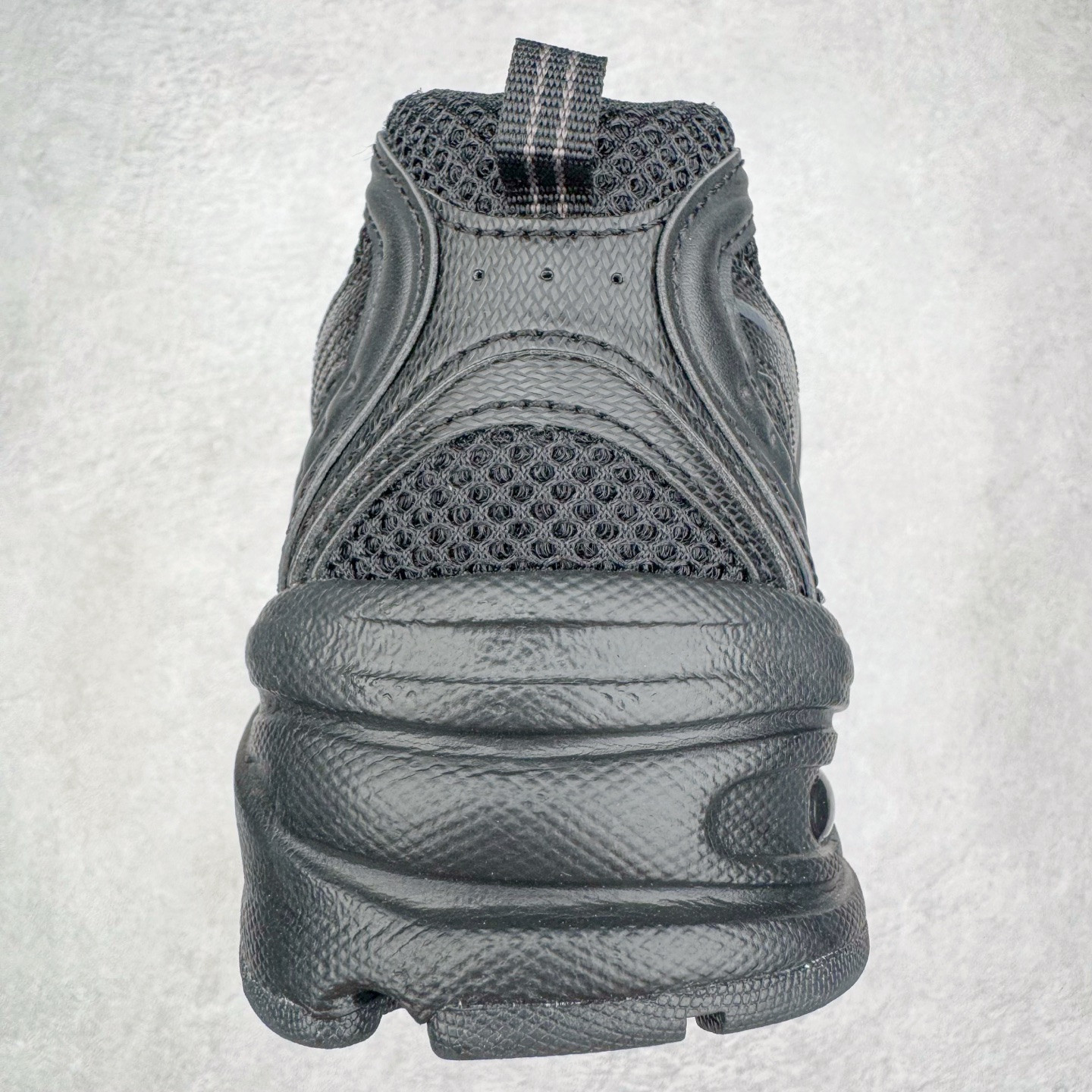 图片[8]-＃G版纯原 New Balance MR530FB1 NB新百伦复古透气跑步鞋 全套原楦原纸板原厂数据开发 同步原鞋一次Model大底 全鞋电脑针车加持 原厂网布TPU高频工艺 正确中底拉帮 高密度丽新布中底 抛弃过往以皮革为主的人气轮廓 以极具复古风范的跑鞋外观呈现 设计上全鞋以简约清爽的纯白色作基底 鞋身覆盖大面积织物网眼材质 并于鞋头、鞋带孔眼片等细节处点缀对比鲜明的反光银镀层凸显 鞋舌、侧身等位置则辅以一贯的「N」字标志和品牌徽标彰显身份 最后通过搭载的 ABZORB 缓震中底完善整体造型 尺码：36 37 37.5 38 38.5 39.5 40 40.5 41.5 42 42.5 43 44 44.5 45 45.5 46.5 47-选品中心