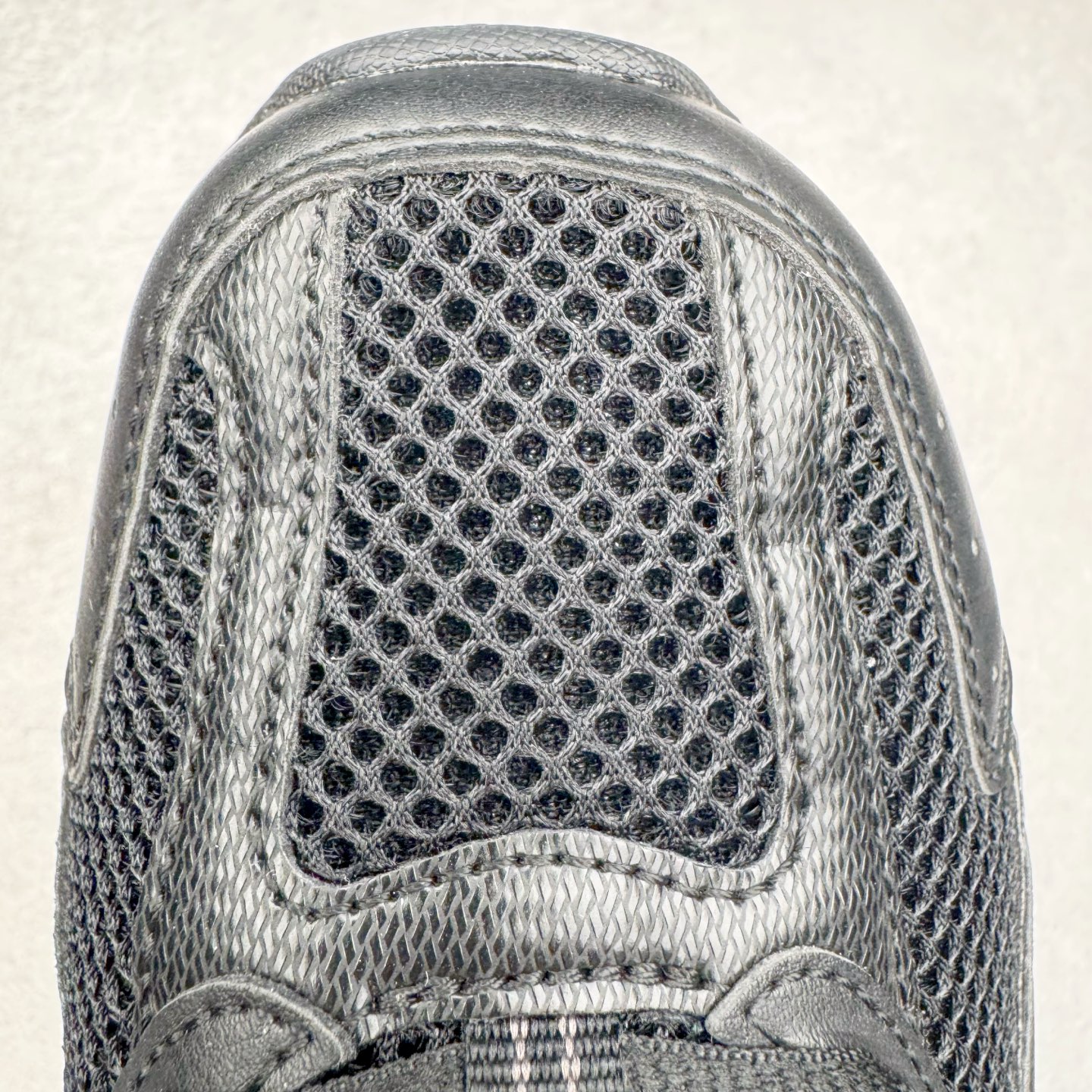 图片[14]-＃G版纯原 New Balance MR530FB1 NB新百伦复古透气跑步鞋 全套原楦原纸板原厂数据开发 同步原鞋一次Model大底 全鞋电脑针车加持 原厂网布TPU高频工艺 正确中底拉帮 高密度丽新布中底 抛弃过往以皮革为主的人气轮廓 以极具复古风范的跑鞋外观呈现 设计上全鞋以简约清爽的纯白色作基底 鞋身覆盖大面积织物网眼材质 并于鞋头、鞋带孔眼片等细节处点缀对比鲜明的反光银镀层凸显 鞋舌、侧身等位置则辅以一贯的「N」字标志和品牌徽标彰显身份 最后通过搭载的 ABZORB 缓震中底完善整体造型 尺码：36 37 37.5 38 38.5 39.5 40 40.5 41.5 42 42.5 43 44 44.5 45 45.5 46.5 47-选品中心