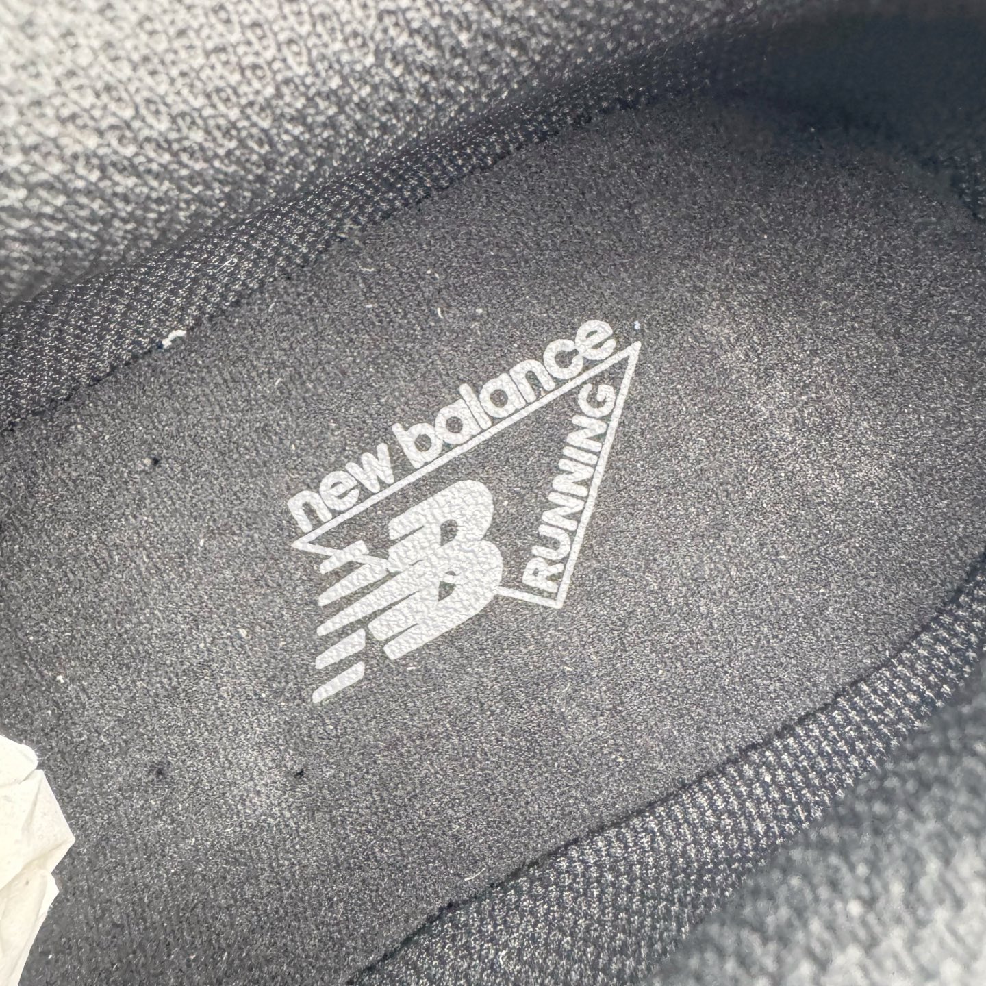 图片[12]-＃G版纯原 New Balance MR530FB1 NB新百伦复古透气跑步鞋 全套原楦原纸板原厂数据开发 同步原鞋一次Model大底 全鞋电脑针车加持 原厂网布TPU高频工艺 正确中底拉帮 高密度丽新布中底 抛弃过往以皮革为主的人气轮廓 以极具复古风范的跑鞋外观呈现 设计上全鞋以简约清爽的纯白色作基底 鞋身覆盖大面积织物网眼材质 并于鞋头、鞋带孔眼片等细节处点缀对比鲜明的反光银镀层凸显 鞋舌、侧身等位置则辅以一贯的「N」字标志和品牌徽标彰显身份 最后通过搭载的 ABZORB 缓震中底完善整体造型 尺码：36 37 37.5 38 38.5 39.5 40 40.5 41.5 42 42.5 43 44 44.5 45 45.5 46.5 47-选品中心