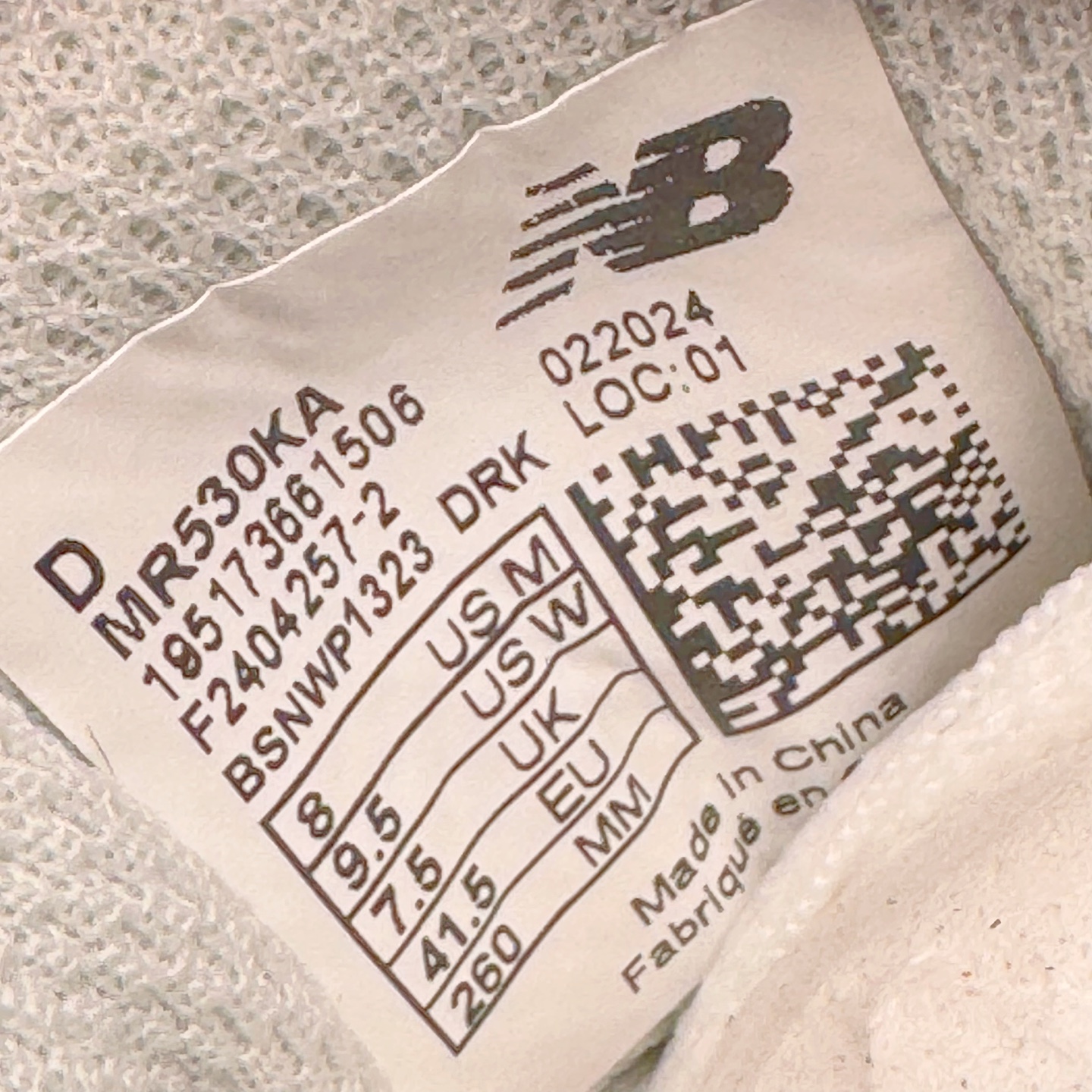 图片[11]-＃G版纯原 New Balance MR530KA NB新百伦复古透气跑步鞋 全套原楦原纸板原厂数据开发 同步原鞋一次Model大底 全鞋电脑针车加持 原厂网布TPU高频工艺 正确中底拉帮 高密度丽新布中底 抛弃过往以皮革为主的人气轮廓 以极具复古风范的跑鞋外观呈现 设计上全鞋以简约清爽的纯白色作基底 鞋身覆盖大面积织物网眼材质 并于鞋头、鞋带孔眼片等细节处点缀对比鲜明的反光银镀层凸显 鞋舌、侧身等位置则辅以一贯的「N」字标志和品牌徽标彰显身份 最后通过搭载的 ABZORB 缓震中底完善整体造型 尺码：36 37 37.5 38 38.5 39.5 40 40.5 41.5 42 42.5 43 44 44.5 45 45.5 46.5 47-选品中心