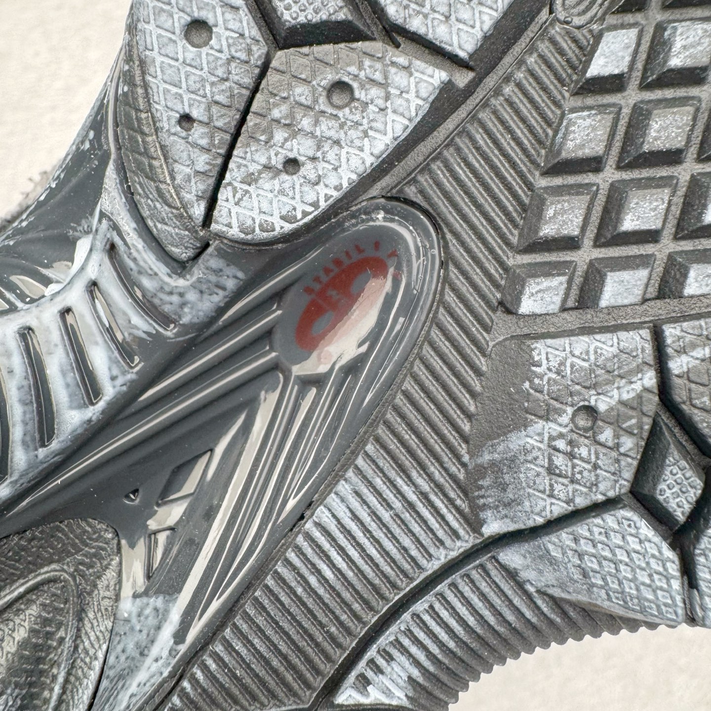 图片[19]-＃G版纯原 New Balance M2002RDB 新百伦潮流复古织物皮革减震防滑耐磨轻便低帮跑步鞋 灰碳色 基于市场现有版本全新升级调整 NB市场最强产物 全套原楦原纸板原厂数据开发 全鞋电脑针车加持 原厂网布 原装进口头层翻毛皮料正确绒感卡色 正确中底拉帮中底网布细节 一比一手工擦旧效果 冲裁组合 匠心打造 耗时两个月开发完成 工艺极其复杂难度可想而知 新开独立私模大底 全网唯一正确做旧组合大底 高端零售专供产物 尺码：36 37 37.5 38 38.5 39.5 40 40.5 41.5 42 42.5 43 44 44.5 45 45.5 46.5 47-选品中心