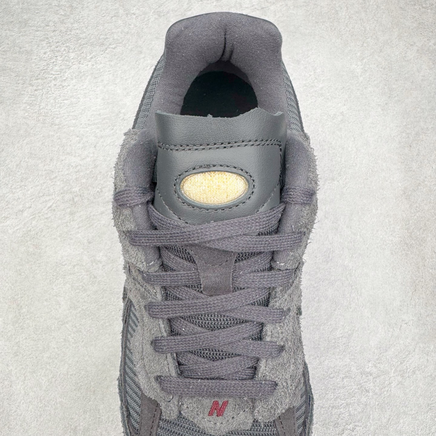 图片[5]-＃G版纯原 New Balance M2002RDB 新百伦潮流复古织物皮革减震防滑耐磨轻便低帮跑步鞋 灰碳色 基于市场现有版本全新升级调整 NB市场最强产物 全套原楦原纸板原厂数据开发 全鞋电脑针车加持 原厂网布 原装进口头层翻毛皮料正确绒感卡色 正确中底拉帮中底网布细节 一比一手工擦旧效果 冲裁组合 匠心打造 耗时两个月开发完成 工艺极其复杂难度可想而知 新开独立私模大底 全网唯一正确做旧组合大底 高端零售专供产物 尺码：36 37 37.5 38 38.5 39.5 40 40.5 41.5 42 42.5 43 44 44.5 45 45.5 46.5 47-选品中心