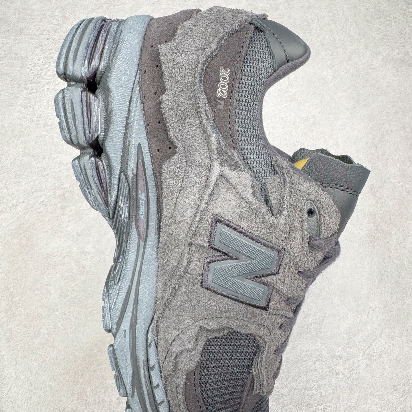 图片[6]-＃G版纯原 New Balance M2002RDB 新百伦潮流复古织物皮革减震防滑耐磨轻便低帮跑步鞋 灰碳色 基于市场现有版本全新升级调整 NB市场最强产物 全套原楦原纸板原厂数据开发 全鞋电脑针车加持 原厂网布 原装进口头层翻毛皮料正确绒感卡色 正确中底拉帮中底网布细节 一比一手工擦旧效果 冲裁组合 匠心打造 耗时两个月开发完成 工艺极其复杂难度可想而知 新开独立私模大底 全网唯一正确做旧组合大底 高端零售专供产物 尺码：36 37 37.5 38 38.5 39.5 40 40.5 41.5 42 42.5 43 44 44.5 45 45.5 46.5 47-选品中心