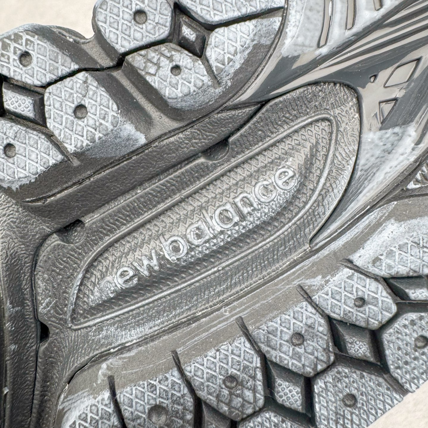 图片[20]-＃G版纯原 New Balance M2002RDB 新百伦潮流复古织物皮革减震防滑耐磨轻便低帮跑步鞋 灰碳色 基于市场现有版本全新升级调整 NB市场最强产物 全套原楦原纸板原厂数据开发 全鞋电脑针车加持 原厂网布 原装进口头层翻毛皮料正确绒感卡色 正确中底拉帮中底网布细节 一比一手工擦旧效果 冲裁组合 匠心打造 耗时两个月开发完成 工艺极其复杂难度可想而知 新开独立私模大底 全网唯一正确做旧组合大底 高端零售专供产物 尺码：36 37 37.5 38 38.5 39.5 40 40.5 41.5 42 42.5 43 44 44.5 45 45.5 46.5 47-选品中心