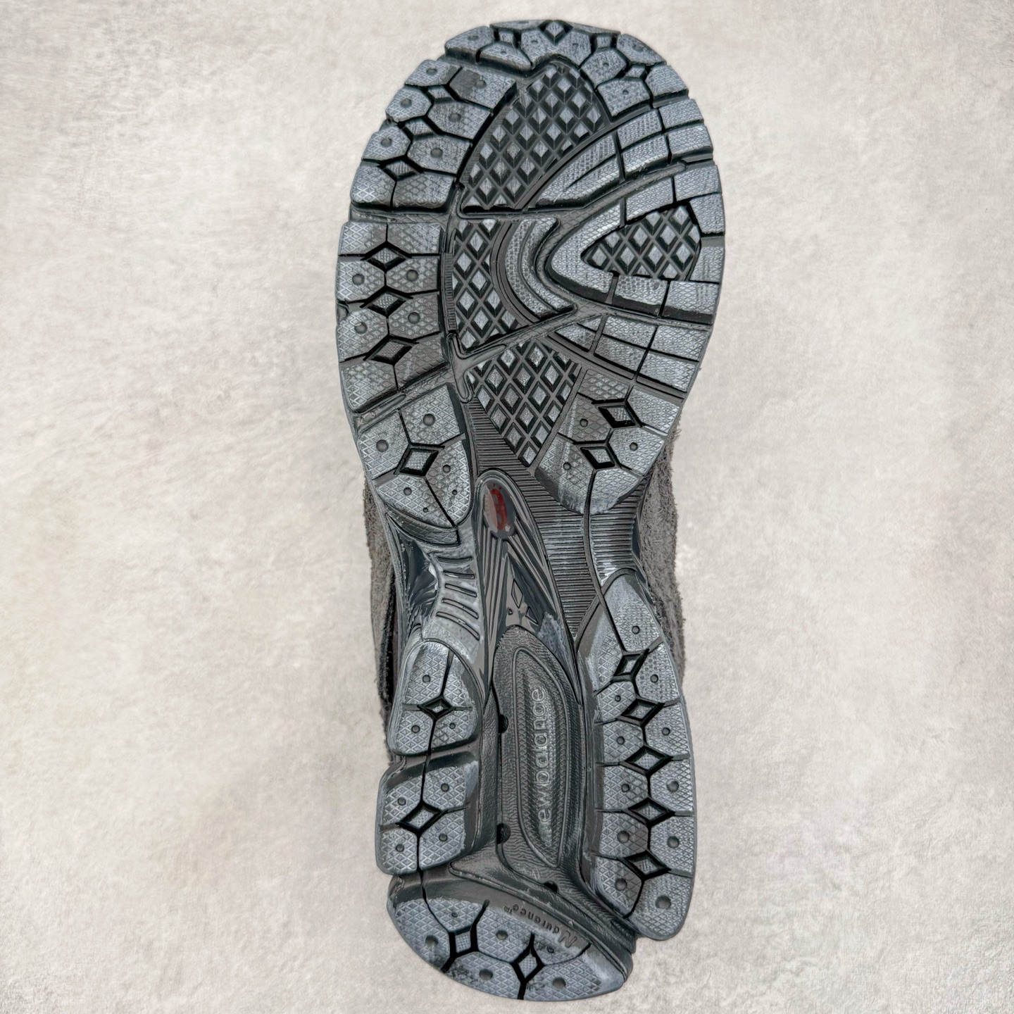 图片[9]-＃G版纯原 New Balance M2002RDB 新百伦潮流复古织物皮革减震防滑耐磨轻便低帮跑步鞋 灰碳色 基于市场现有版本全新升级调整 NB市场最强产物 全套原楦原纸板原厂数据开发 全鞋电脑针车加持 原厂网布 原装进口头层翻毛皮料正确绒感卡色 正确中底拉帮中底网布细节 一比一手工擦旧效果 冲裁组合 匠心打造 耗时两个月开发完成 工艺极其复杂难度可想而知 新开独立私模大底 全网唯一正确做旧组合大底 高端零售专供产物 尺码：36 37 37.5 38 38.5 39.5 40 40.5 41.5 42 42.5 43 44 44.5 45 45.5 46.5 47-选品中心