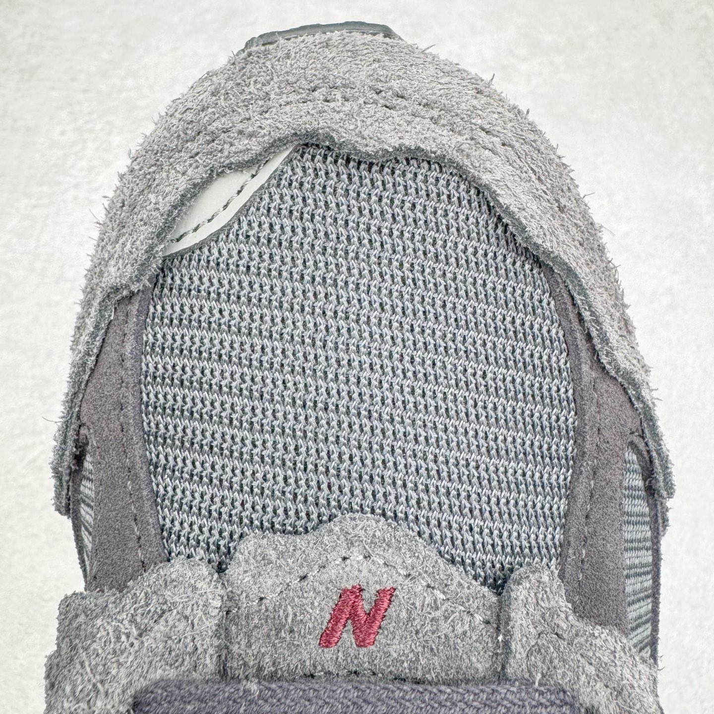 图片[14]-＃G版纯原 New Balance M2002RDB 新百伦潮流复古织物皮革减震防滑耐磨轻便低帮跑步鞋 灰碳色 基于市场现有版本全新升级调整 NB市场最强产物 全套原楦原纸板原厂数据开发 全鞋电脑针车加持 原厂网布 原装进口头层翻毛皮料正确绒感卡色 正确中底拉帮中底网布细节 一比一手工擦旧效果 冲裁组合 匠心打造 耗时两个月开发完成 工艺极其复杂难度可想而知 新开独立私模大底 全网唯一正确做旧组合大底 高端零售专供产物 尺码：36 37 37.5 38 38.5 39.5 40 40.5 41.5 42 42.5 43 44 44.5 45 45.5 46.5 47-选品中心