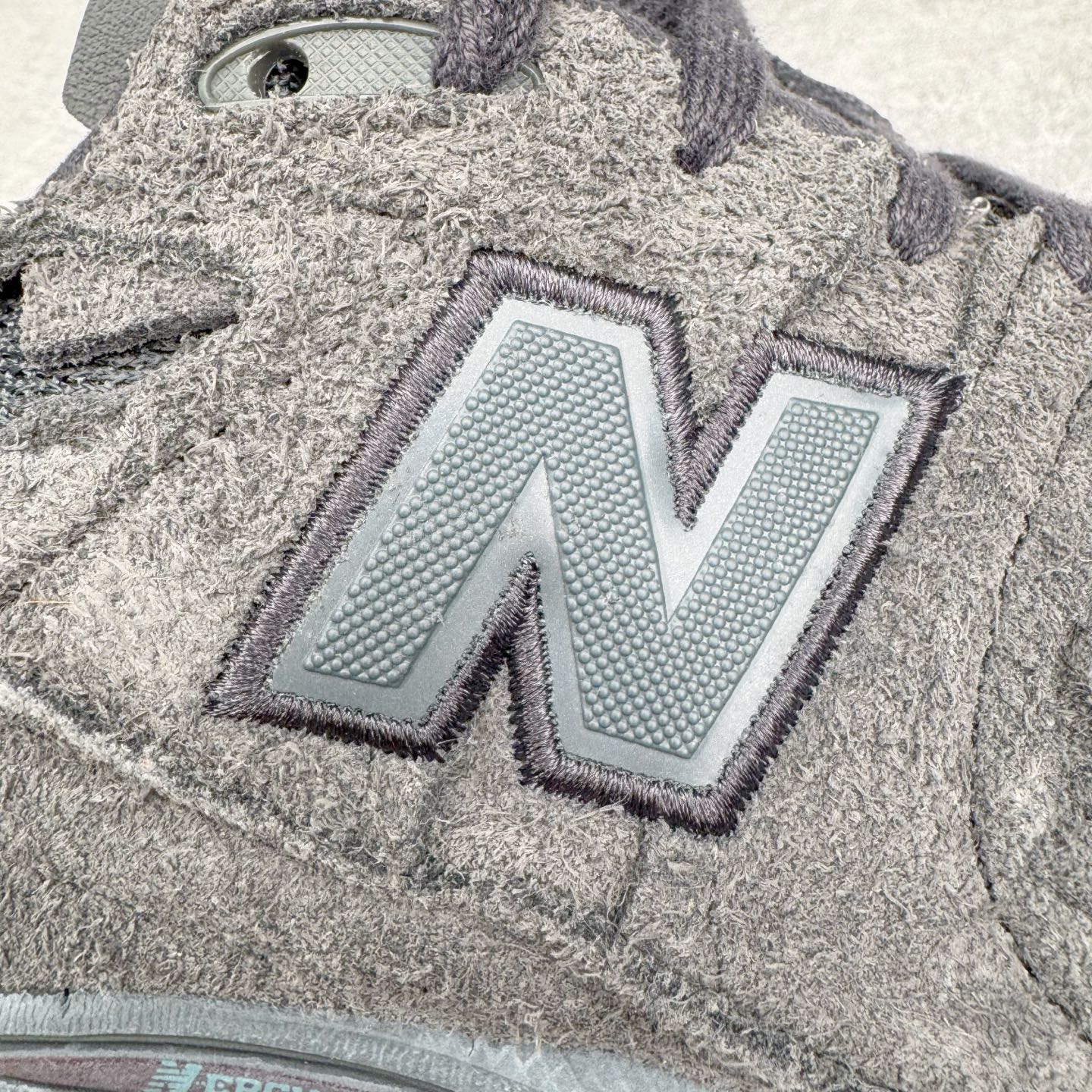 图片[17]-＃G版纯原 New Balance M2002RDB 新百伦潮流复古织物皮革减震防滑耐磨轻便低帮跑步鞋 灰碳色 基于市场现有版本全新升级调整 NB市场最强产物 全套原楦原纸板原厂数据开发 全鞋电脑针车加持 原厂网布 原装进口头层翻毛皮料正确绒感卡色 正确中底拉帮中底网布细节 一比一手工擦旧效果 冲裁组合 匠心打造 耗时两个月开发完成 工艺极其复杂难度可想而知 新开独立私模大底 全网唯一正确做旧组合大底 高端零售专供产物 尺码：36 37 37.5 38 38.5 39.5 40 40.5 41.5 42 42.5 43 44 44.5 45 45.5 46.5 47-选品中心