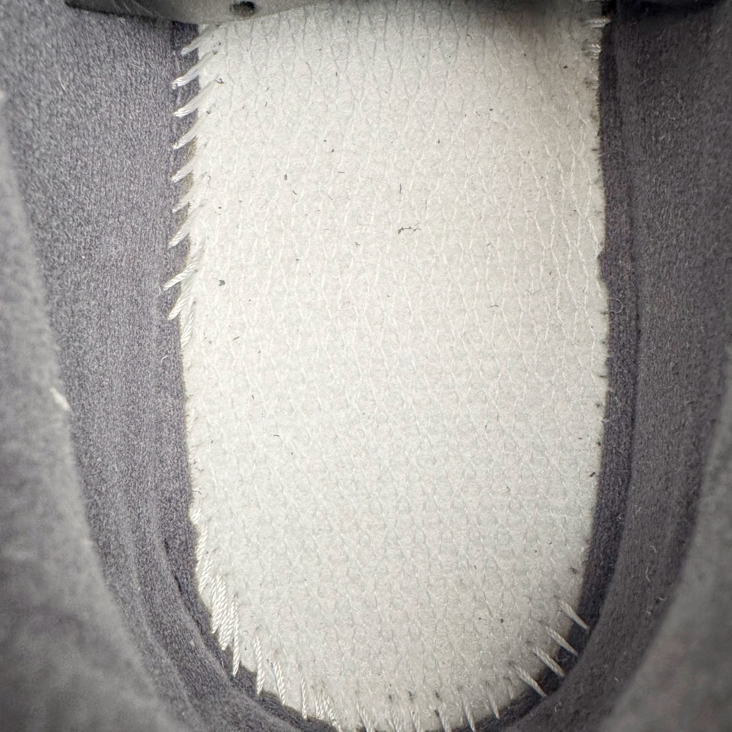 图片[11]-＃G版纯原 New Balance M2002RDB 新百伦潮流复古织物皮革减震防滑耐磨轻便低帮跑步鞋 灰碳色 基于市场现有版本全新升级调整 NB市场最强产物 全套原楦原纸板原厂数据开发 全鞋电脑针车加持 原厂网布 原装进口头层翻毛皮料正确绒感卡色 正确中底拉帮中底网布细节 一比一手工擦旧效果 冲裁组合 匠心打造 耗时两个月开发完成 工艺极其复杂难度可想而知 新开独立私模大底 全网唯一正确做旧组合大底 高端零售专供产物 尺码：36 37 37.5 38 38.5 39.5 40 40.5 41.5 42 42.5 43 44 44.5 45 45.5 46.5 47-选品中心