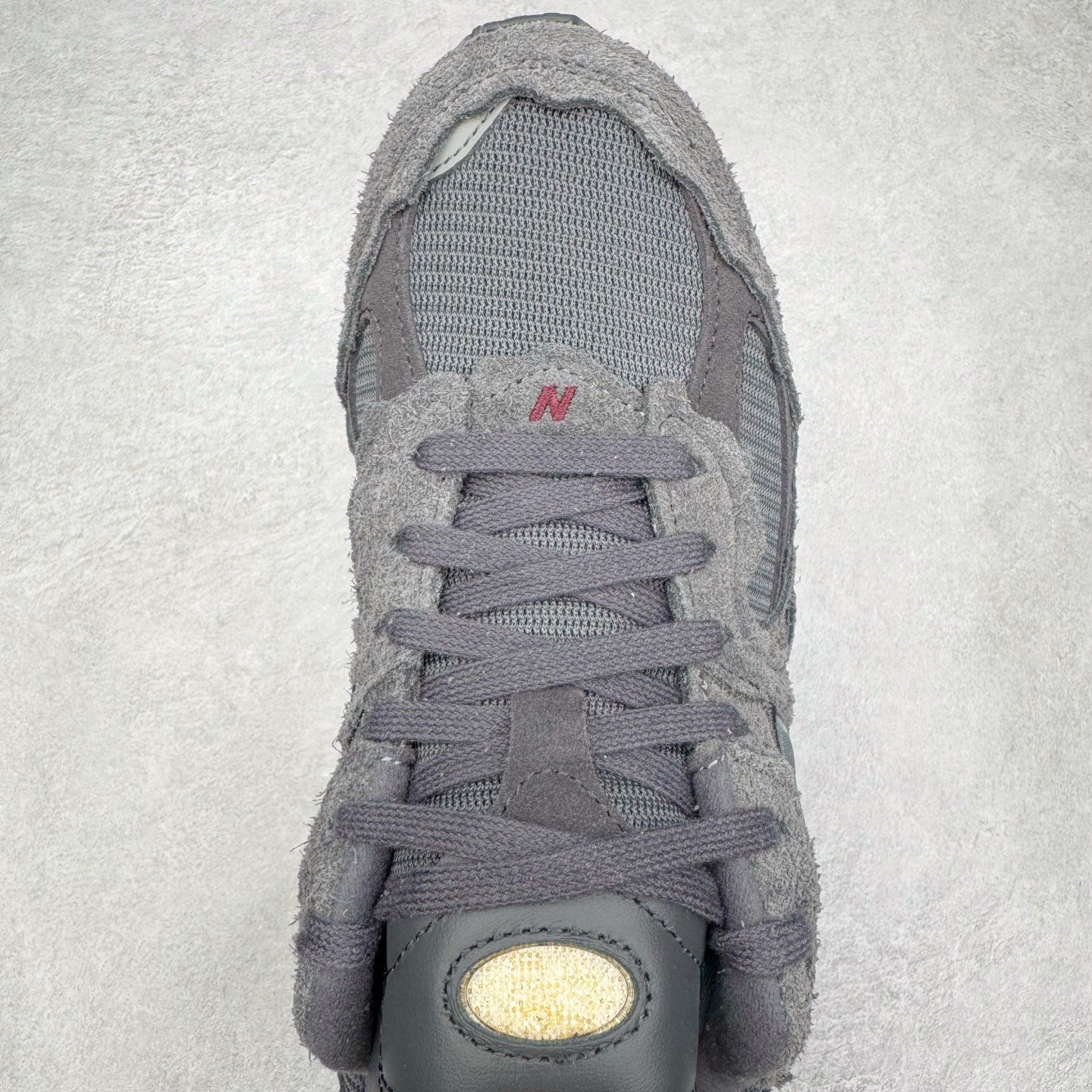 图片[4]-＃G版纯原 New Balance M2002RDB 新百伦潮流复古织物皮革减震防滑耐磨轻便低帮跑步鞋 灰碳色 基于市场现有版本全新升级调整 NB市场最强产物 全套原楦原纸板原厂数据开发 全鞋电脑针车加持 原厂网布 原装进口头层翻毛皮料正确绒感卡色 正确中底拉帮中底网布细节 一比一手工擦旧效果 冲裁组合 匠心打造 耗时两个月开发完成 工艺极其复杂难度可想而知 新开独立私模大底 全网唯一正确做旧组合大底 高端零售专供产物 尺码：36 37 37.5 38 38.5 39.5 40 40.5 41.5 42 42.5 43 44 44.5 45 45.5 46.5 47-选品中心