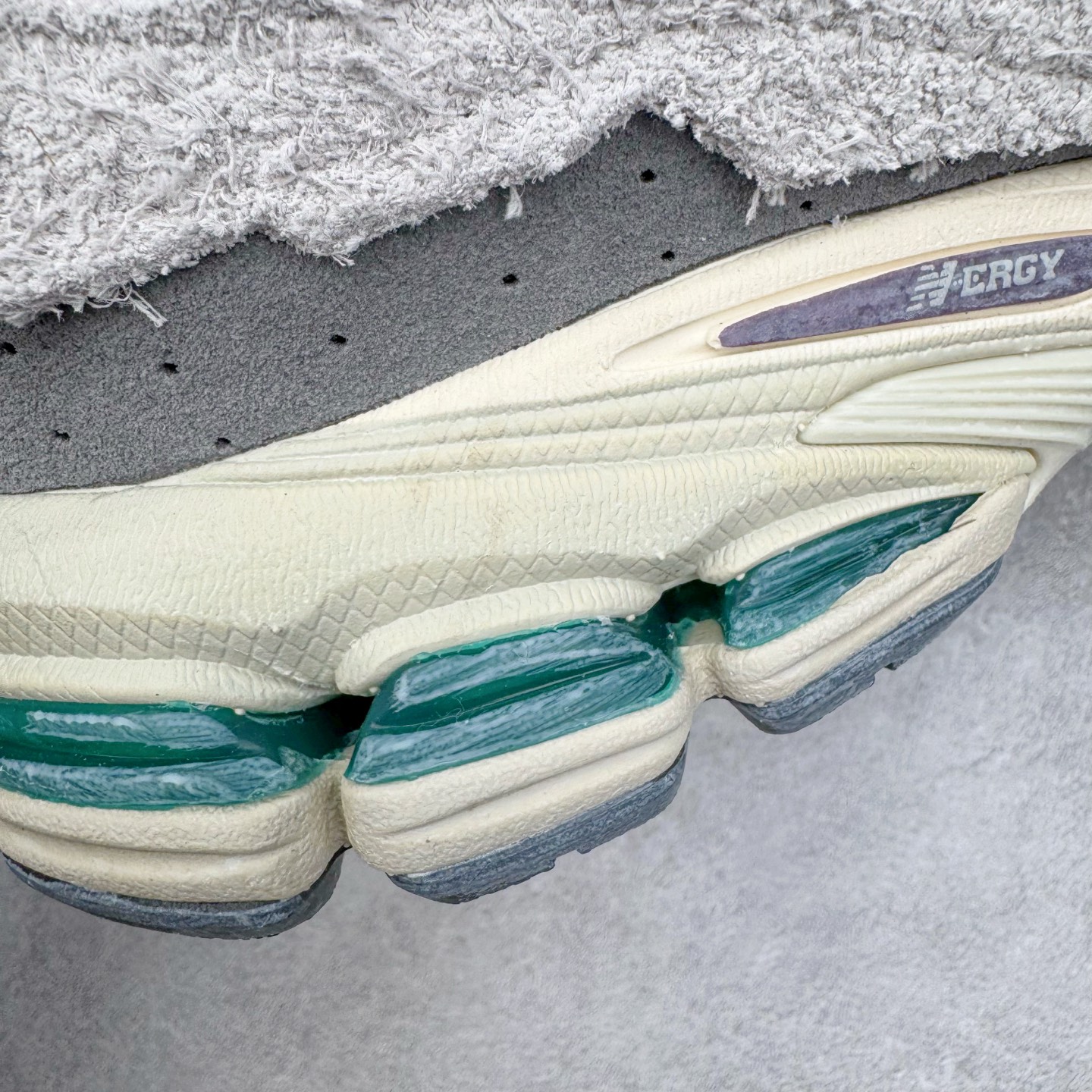 图片[20]-＃G版纯原 New Balance M2002RDA 新百伦潮流复古织物皮革减震防滑耐磨轻便低帮跑步鞋 灰碳色 基于市场现有版本全新升级调整 NB市场最强产物 全套原楦原纸板原厂数据开发 全鞋电脑针车加持 原厂网布 原装进口头层翻毛皮料正确绒感卡色 正确中底拉帮中底网布细节 一比一手工擦旧效果 冲裁组合 匠心打造 耗时两个月开发完成 工艺极其复杂难度可想而知 新开独立私模大底 全网唯一正确做旧组合大底 高端零售专供产物 尺码：36 37 37.5 38 38.5 39.5 40 40.5 41.5 42 42.5 43 44 44.5 45 45.5 46.5 47-选品中心