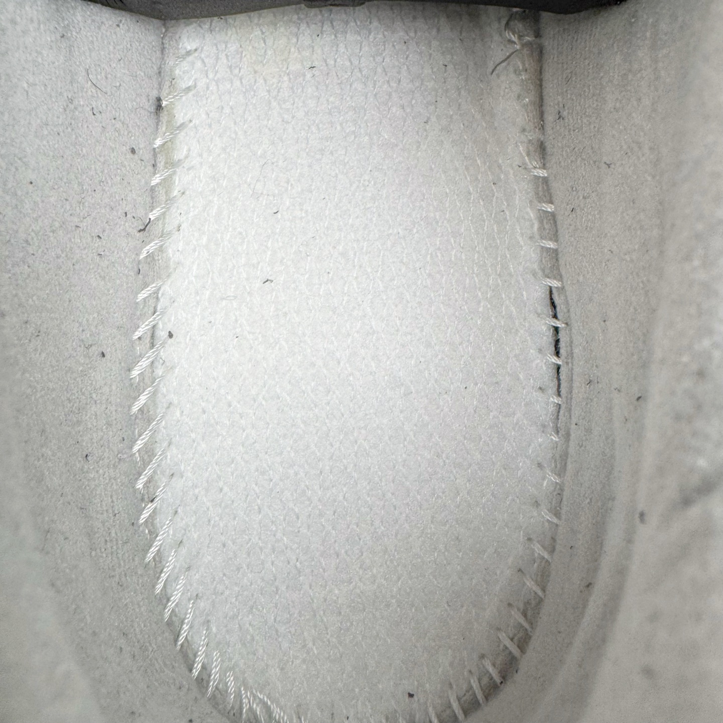 图片[11]-＃G版纯原 New Balance M2002RDA 新百伦潮流复古织物皮革减震防滑耐磨轻便低帮跑步鞋 灰碳色 基于市场现有版本全新升级调整 NB市场最强产物 全套原楦原纸板原厂数据开发 全鞋电脑针车加持 原厂网布 原装进口头层翻毛皮料正确绒感卡色 正确中底拉帮中底网布细节 一比一手工擦旧效果 冲裁组合 匠心打造 耗时两个月开发完成 工艺极其复杂难度可想而知 新开独立私模大底 全网唯一正确做旧组合大底 高端零售专供产物 尺码：36 37 37.5 38 38.5 39.5 40 40.5 41.5 42 42.5 43 44 44.5 45 45.5 46.5 47-选品中心