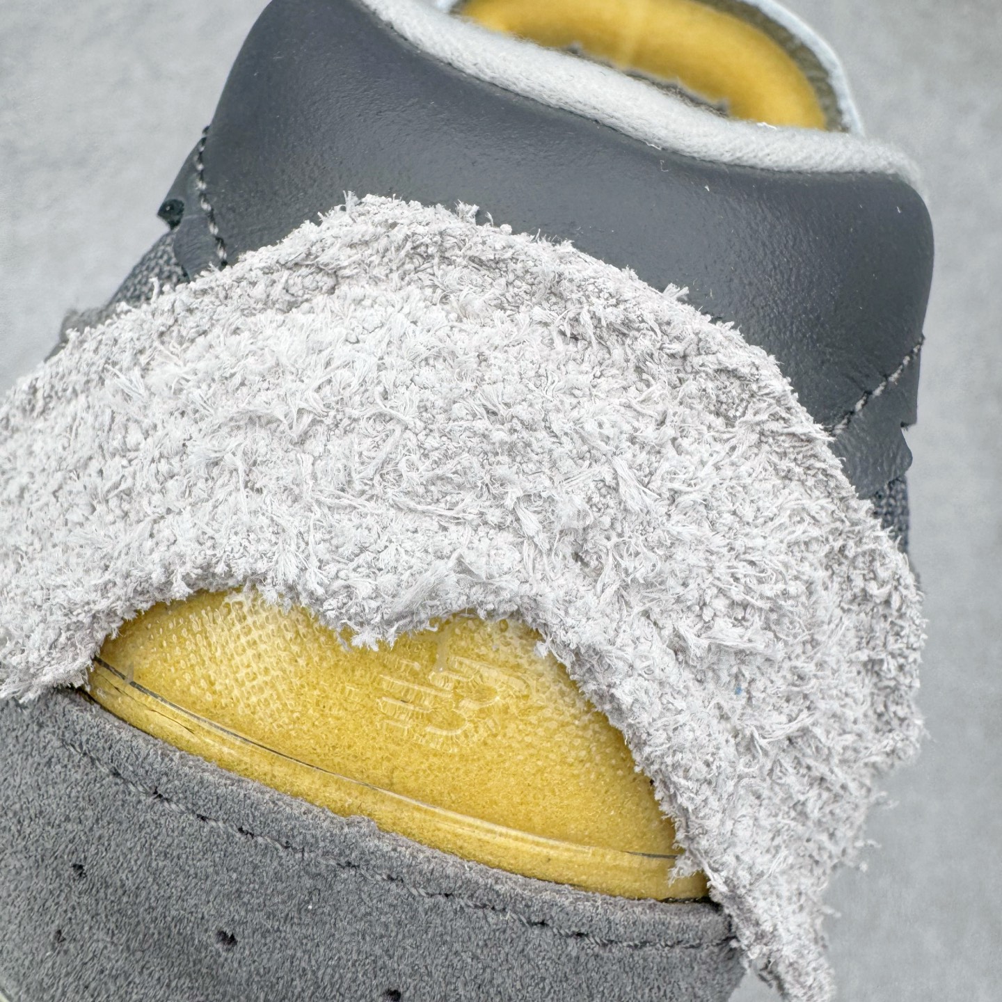 图片[16]-＃G版纯原 New Balance M2002RDA 新百伦潮流复古织物皮革减震防滑耐磨轻便低帮跑步鞋 灰碳色 基于市场现有版本全新升级调整 NB市场最强产物 全套原楦原纸板原厂数据开发 全鞋电脑针车加持 原厂网布 原装进口头层翻毛皮料正确绒感卡色 正确中底拉帮中底网布细节 一比一手工擦旧效果 冲裁组合 匠心打造 耗时两个月开发完成 工艺极其复杂难度可想而知 新开独立私模大底 全网唯一正确做旧组合大底 高端零售专供产物 尺码：36 37 37.5 38 38.5 39.5 40 40.5 41.5 42 42.5 43 44 44.5 45 45.5 46.5 47-选品中心