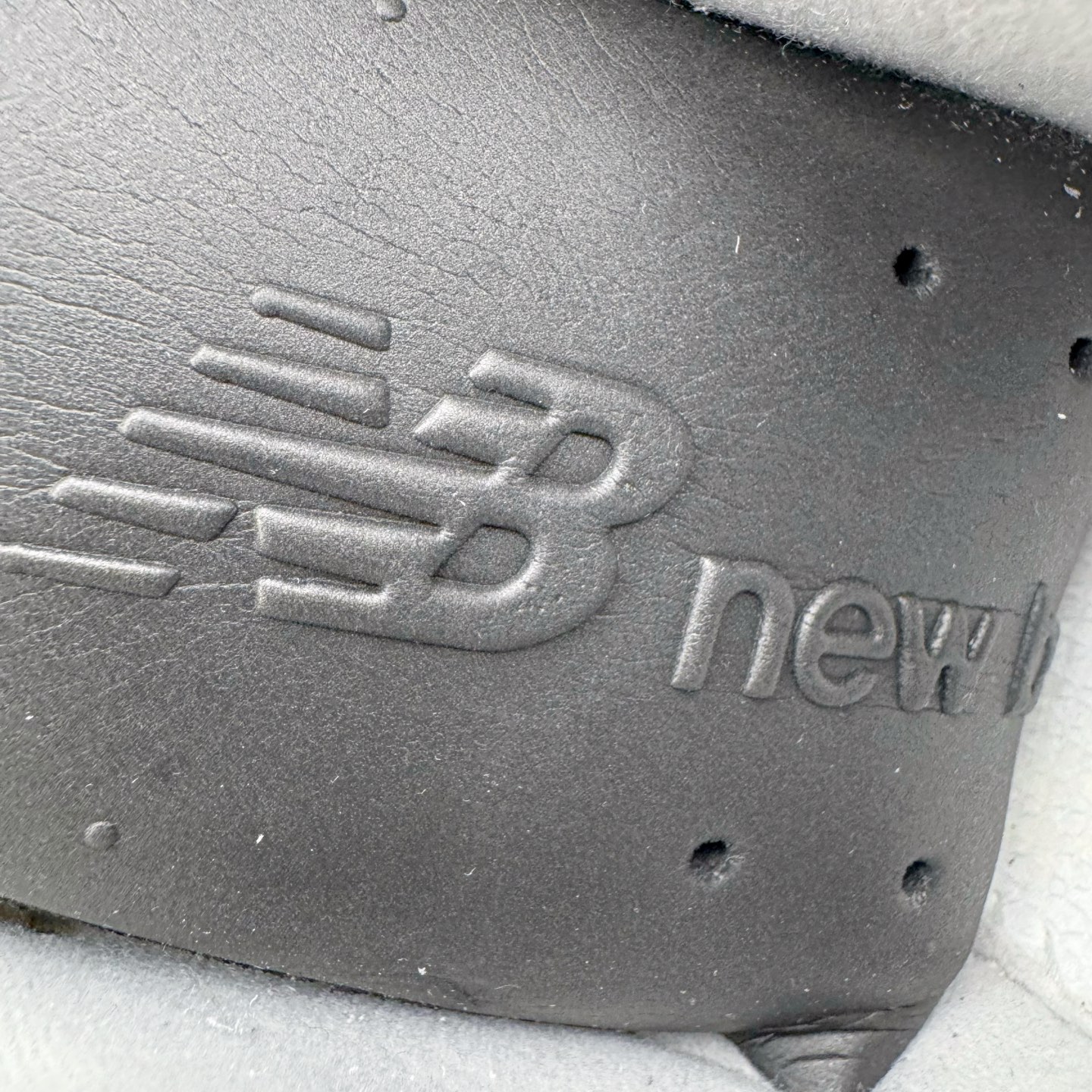 图片[10]-＃G版纯原 New Balance M2002RDA 新百伦潮流复古织物皮革减震防滑耐磨轻便低帮跑步鞋 灰碳色 基于市场现有版本全新升级调整 NB市场最强产物 全套原楦原纸板原厂数据开发 全鞋电脑针车加持 原厂网布 原装进口头层翻毛皮料正确绒感卡色 正确中底拉帮中底网布细节 一比一手工擦旧效果 冲裁组合 匠心打造 耗时两个月开发完成 工艺极其复杂难度可想而知 新开独立私模大底 全网唯一正确做旧组合大底 高端零售专供产物 尺码：36 37 37.5 38 38.5 39.5 40 40.5 41.5 42 42.5 43 44 44.5 45 45.5 46.5 47-选品中心