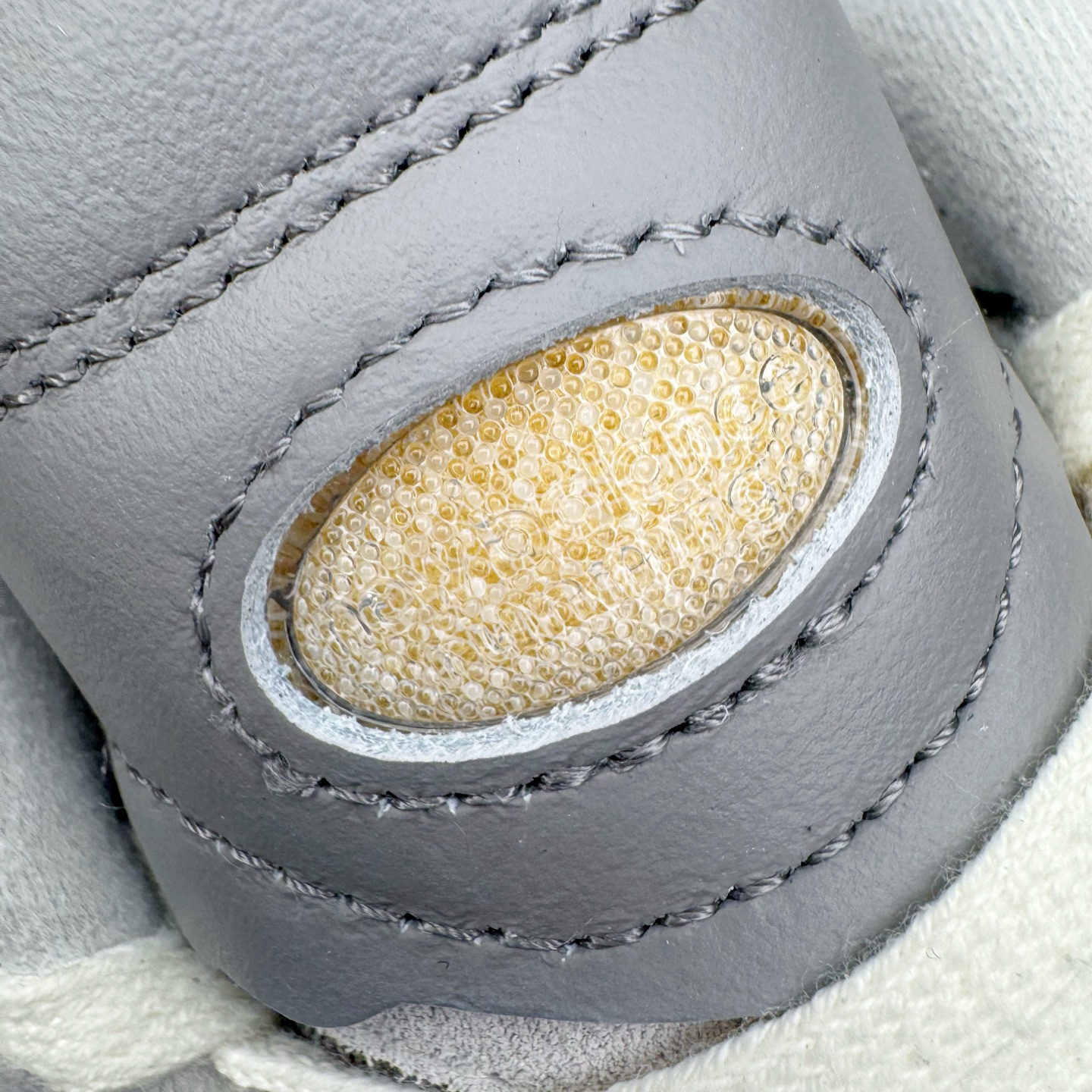 图片[14]-＃G版纯原 New Balance M2002RDA 新百伦潮流复古织物皮革减震防滑耐磨轻便低帮跑步鞋 灰碳色 基于市场现有版本全新升级调整 NB市场最强产物 全套原楦原纸板原厂数据开发 全鞋电脑针车加持 原厂网布 原装进口头层翻毛皮料正确绒感卡色 正确中底拉帮中底网布细节 一比一手工擦旧效果 冲裁组合 匠心打造 耗时两个月开发完成 工艺极其复杂难度可想而知 新开独立私模大底 全网唯一正确做旧组合大底 高端零售专供产物 尺码：36 37 37.5 38 38.5 39.5 40 40.5 41.5 42 42.5 43 44 44.5 45 45.5 46.5 47-选品中心