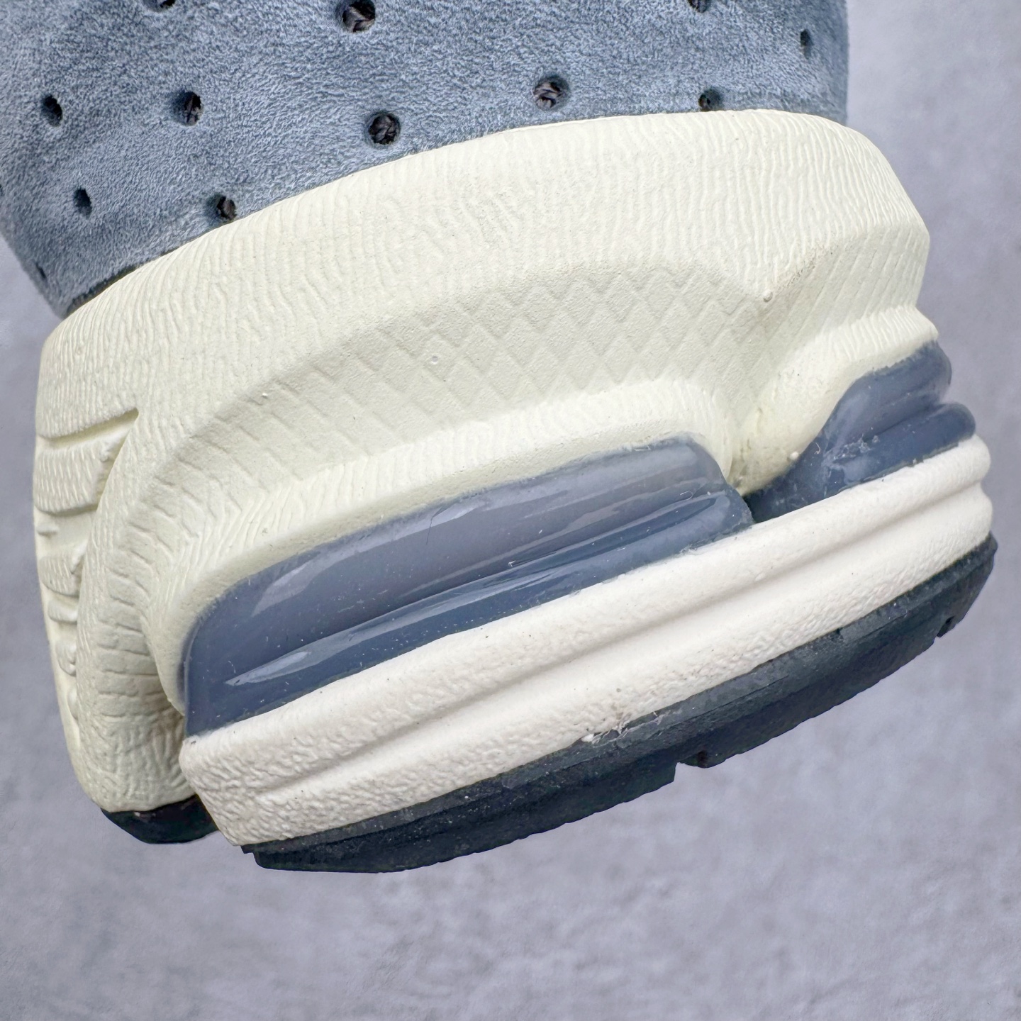 图片[10]-＃G版纯原 New Balance M2002RU2 新百伦潮流复古织物皮革减震防滑耐磨轻便低帮跑步鞋 灰碳色 基于市场现有版本全新升级调整 NB市场最强产物 全套原楦原纸板原厂数据开发 全鞋电脑针车加持 原厂网布 原装进口头层翻毛皮料正确绒感卡色 正确中底拉帮中底网布细节 一比一手工擦旧效果 冲裁组合 匠心打造 耗时两个月开发完成 工艺极其复杂难度可想而知 新开独立私模大底 全网唯一正确做旧组合大底 高端零售专供产物 尺码：36 37 37.5 38 38.5 39.5 40 40.5 41.5 42 42.5 43 44 44.5 45 45.5 46.5 47-选品中心