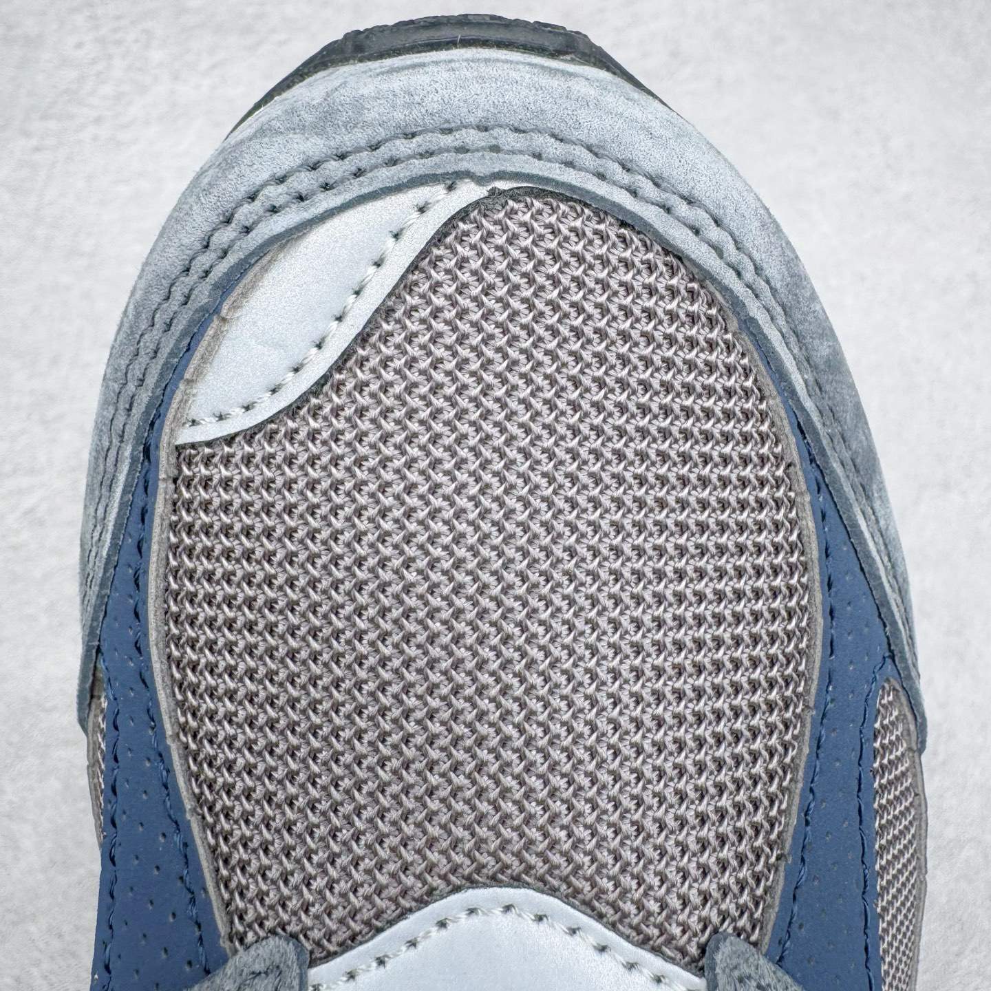 图片[14]-＃G版纯原 New Balance M2002RU2 新百伦潮流复古织物皮革减震防滑耐磨轻便低帮跑步鞋 灰碳色 基于市场现有版本全新升级调整 NB市场最强产物 全套原楦原纸板原厂数据开发 全鞋电脑针车加持 原厂网布 原装进口头层翻毛皮料正确绒感卡色 正确中底拉帮中底网布细节 一比一手工擦旧效果 冲裁组合 匠心打造 耗时两个月开发完成 工艺极其复杂难度可想而知 新开独立私模大底 全网唯一正确做旧组合大底 高端零售专供产物 尺码：36 37 37.5 38 38.5 39.5 40 40.5 41.5 42 42.5 43 44 44.5 45 45.5 46.5 47-选品中心