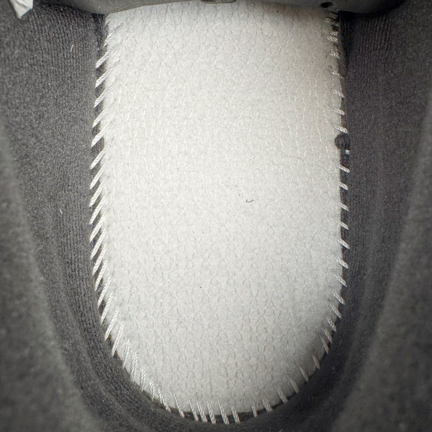 图片[22]-＃G版纯原 New Balance M2002RU2 新百伦潮流复古织物皮革减震防滑耐磨轻便低帮跑步鞋 灰碳色 基于市场现有版本全新升级调整 NB市场最强产物 全套原楦原纸板原厂数据开发 全鞋电脑针车加持 原厂网布 原装进口头层翻毛皮料正确绒感卡色 正确中底拉帮中底网布细节 一比一手工擦旧效果 冲裁组合 匠心打造 耗时两个月开发完成 工艺极其复杂难度可想而知 新开独立私模大底 全网唯一正确做旧组合大底 高端零售专供产物 尺码：36 37 37.5 38 38.5 39.5 40 40.5 41.5 42 42.5 43 44 44.5 45 45.5 46.5 47-选品中心