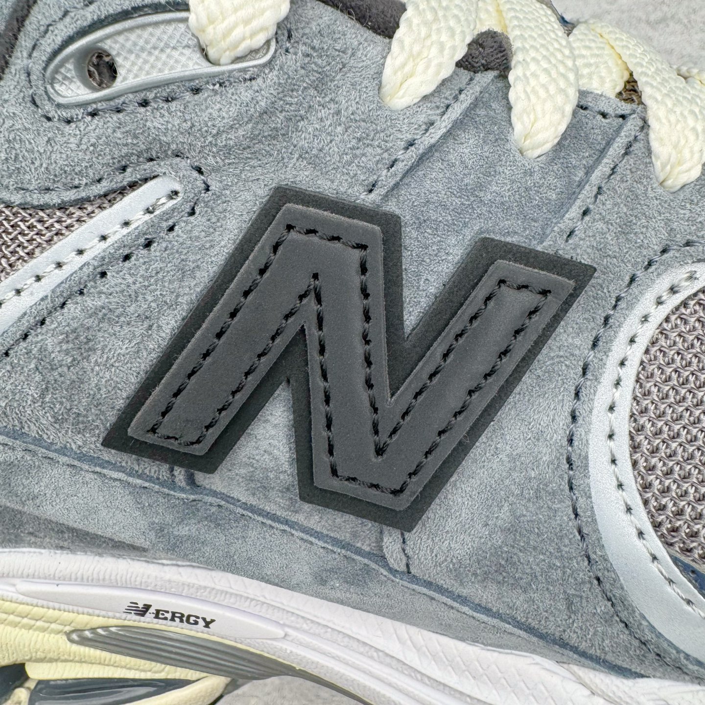 图片[15]-＃G版纯原 New Balance M2002RU2 新百伦潮流复古织物皮革减震防滑耐磨轻便低帮跑步鞋 灰碳色 基于市场现有版本全新升级调整 NB市场最强产物 全套原楦原纸板原厂数据开发 全鞋电脑针车加持 原厂网布 原装进口头层翻毛皮料正确绒感卡色 正确中底拉帮中底网布细节 一比一手工擦旧效果 冲裁组合 匠心打造 耗时两个月开发完成 工艺极其复杂难度可想而知 新开独立私模大底 全网唯一正确做旧组合大底 高端零售专供产物 尺码：36 37 37.5 38 38.5 39.5 40 40.5 41.5 42 42.5 43 44 44.5 45 45.5 46.5 47-选品中心