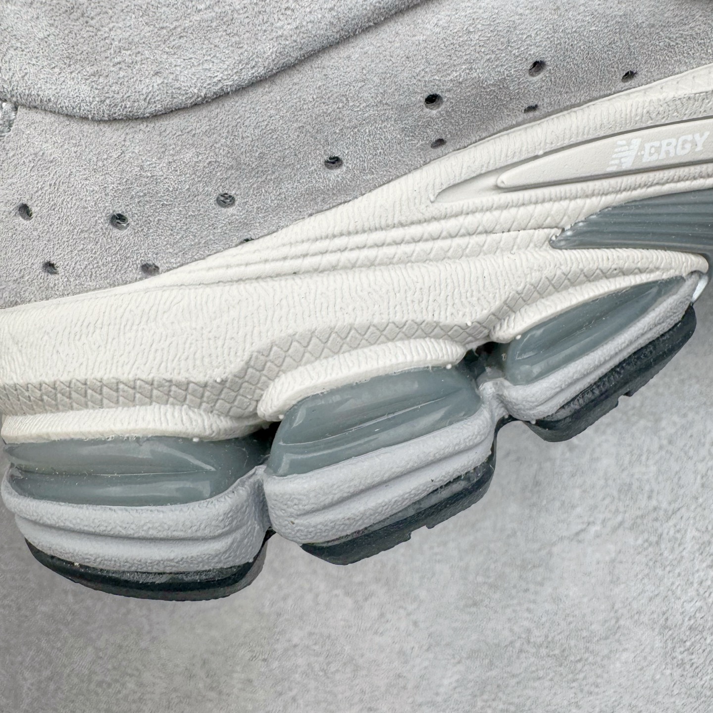 图片[18]-＃G版纯原 New Balance ML2002RO 新百伦潮流复古织物皮革减震防滑耐磨轻便低帮跑步鞋 灰碳色 基于市场现有版本全新升级调整 NB市场最强产物 全套原楦原纸板原厂数据开发 全鞋电脑针车加持 原厂网布 原装进口头层翻毛皮料正确绒感卡色 正确中底拉帮中底网布细节 一比一手工擦旧效果 冲裁组合 匠心打造 耗时两个月开发完成 工艺极其复杂难度可想而知 新开独立私模大底 全网唯一正确做旧组合大底 高端零售专供产物 尺码：36 37 37.5 38 38.5 39.5 40 40.5 41.5 42 42.5 43 44 44.5 45 45.5 46.5 47-选品中心