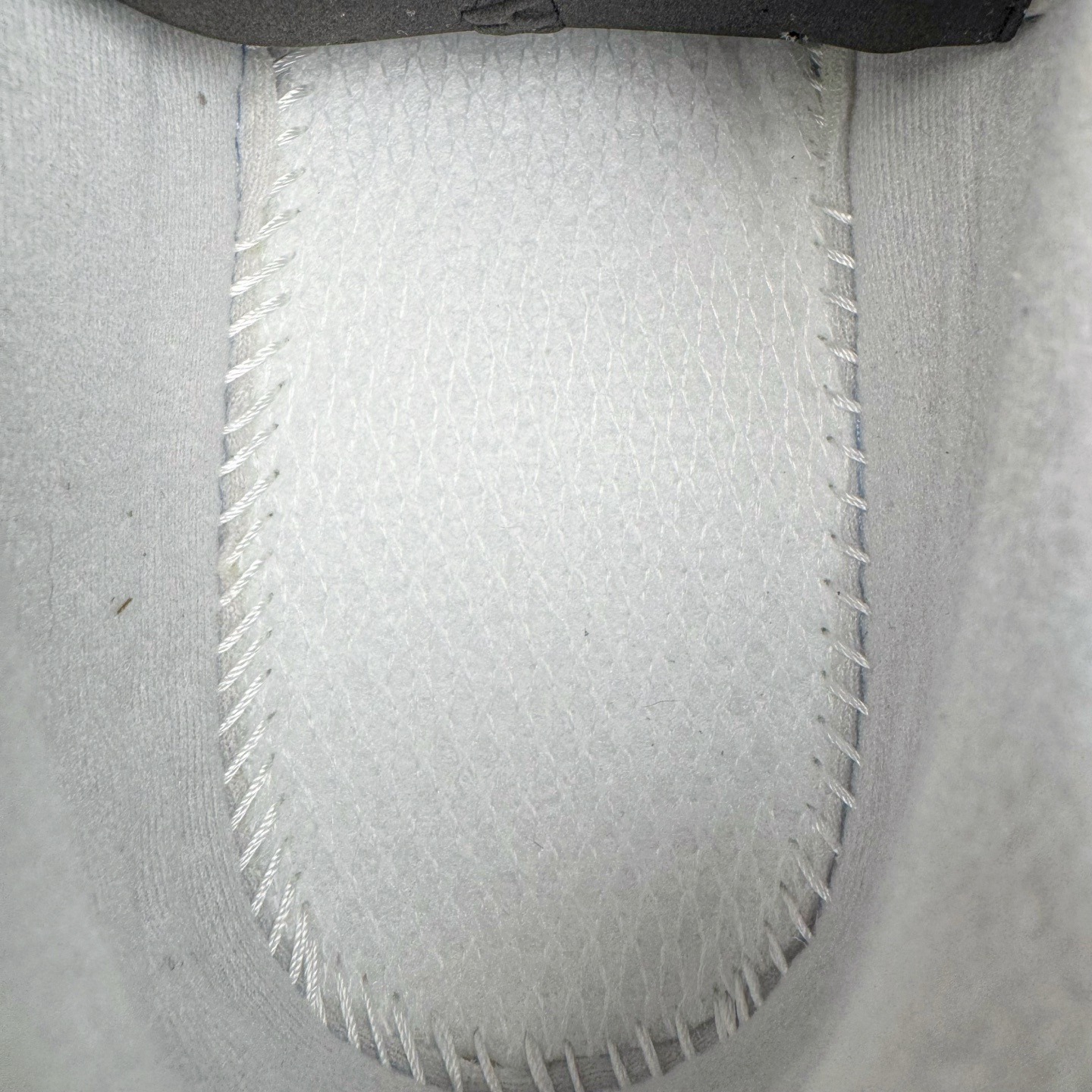 图片[10]-＃G版纯原 New Balance ML2002RO 新百伦潮流复古织物皮革减震防滑耐磨轻便低帮跑步鞋 灰碳色 基于市场现有版本全新升级调整 NB市场最强产物 全套原楦原纸板原厂数据开发 全鞋电脑针车加持 原厂网布 原装进口头层翻毛皮料正确绒感卡色 正确中底拉帮中底网布细节 一比一手工擦旧效果 冲裁组合 匠心打造 耗时两个月开发完成 工艺极其复杂难度可想而知 新开独立私模大底 全网唯一正确做旧组合大底 高端零售专供产物 尺码：36 37 37.5 38 38.5 39.5 40 40.5 41.5 42 42.5 43 44 44.5 45 45.5 46.5 47-选品中心