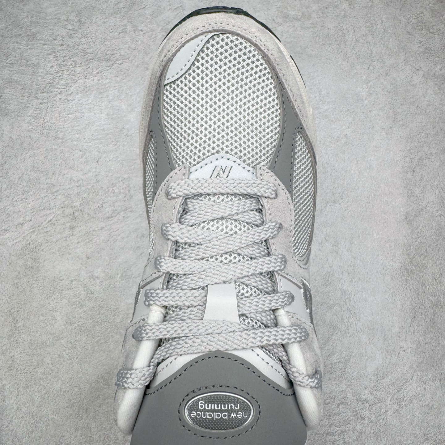 图片[4]-＃G版纯原 New Balance ML2002RO 新百伦潮流复古织物皮革减震防滑耐磨轻便低帮跑步鞋 灰碳色 基于市场现有版本全新升级调整 NB市场最强产物 全套原楦原纸板原厂数据开发 全鞋电脑针车加持 原厂网布 原装进口头层翻毛皮料正确绒感卡色 正确中底拉帮中底网布细节 一比一手工擦旧效果 冲裁组合 匠心打造 耗时两个月开发完成 工艺极其复杂难度可想而知 新开独立私模大底 全网唯一正确做旧组合大底 高端零售专供产物 尺码：36 37 37.5 38 38.5 39.5 40 40.5 41.5 42 42.5 43 44 44.5 45 45.5 46.5 47-选品中心