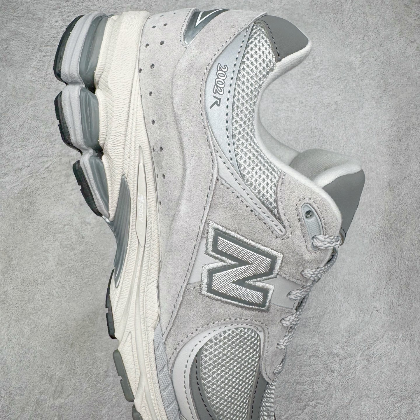 图片[6]-＃G版纯原 New Balance ML2002RO 新百伦潮流复古织物皮革减震防滑耐磨轻便低帮跑步鞋 灰碳色 基于市场现有版本全新升级调整 NB市场最强产物 全套原楦原纸板原厂数据开发 全鞋电脑针车加持 原厂网布 原装进口头层翻毛皮料正确绒感卡色 正确中底拉帮中底网布细节 一比一手工擦旧效果 冲裁组合 匠心打造 耗时两个月开发完成 工艺极其复杂难度可想而知 新开独立私模大底 全网唯一正确做旧组合大底 高端零售专供产物 尺码：36 37 37.5 38 38.5 39.5 40 40.5 41.5 42 42.5 43 44 44.5 45 45.5 46.5 47-选品中心