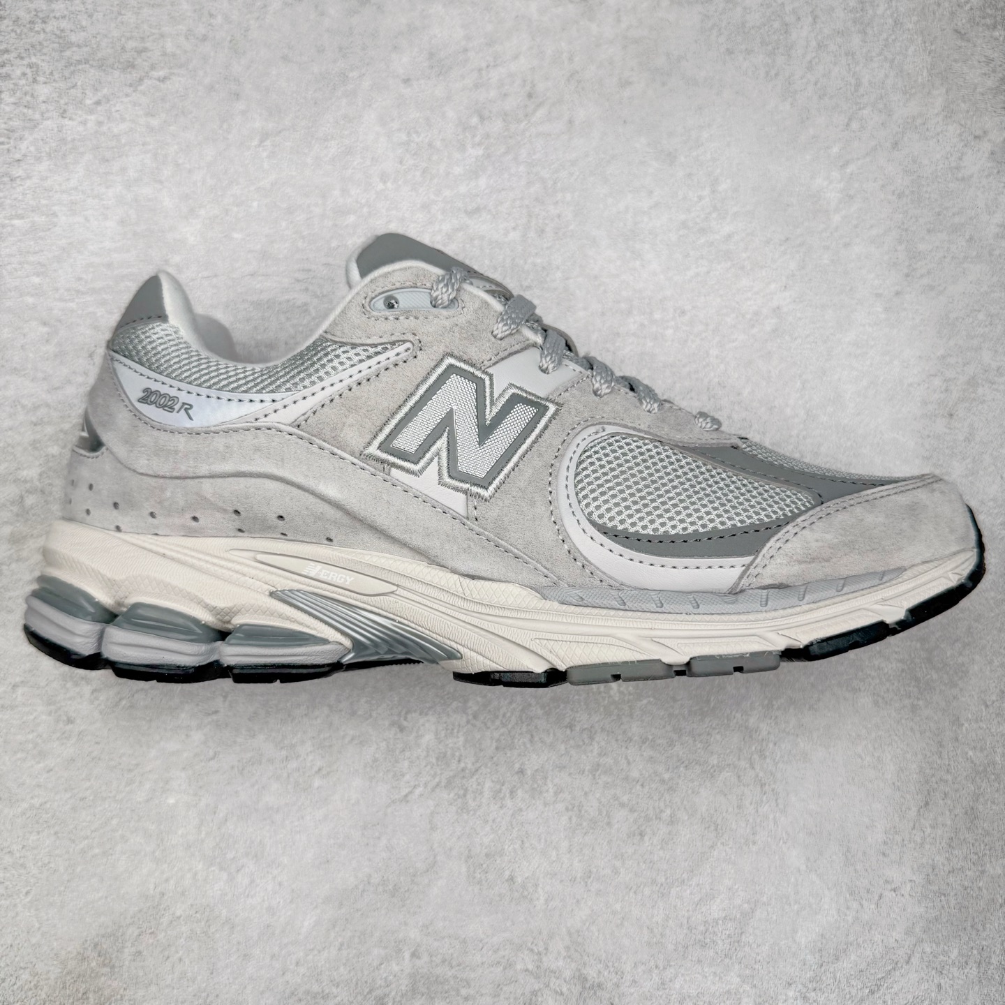 图片[7]-＃G版纯原 New Balance M2002R 新百伦潮流复古织物皮革减震防滑耐磨轻便低帮跑步鞋 灰碳色 基于市场现有版本全新升级调整 NB市场最强产物 全套原楦原纸板原厂数据开发 全鞋电脑针车加持 原厂网布 原装进口头层翻毛皮料正确绒感卡色 正确中底拉帮中底网布细节 一比一手工擦旧效果 冲裁组合 匠心打造 耗时两个月开发完成 工艺极其复杂难度可想而知 新开独立私模大底 全网唯一正确做旧组合大底 高端零售专供产物 尺码：36 37 37.5 38 38.5 39.5 40 40.5 41.5 42 42.5 43 44 44.5 45 45.5 46.5 47-选品中心