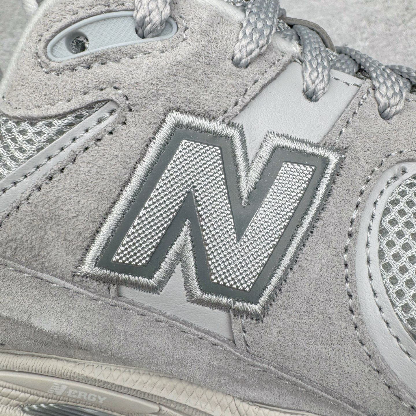 图片[17]-＃G版纯原 New Balance ML2002RO 新百伦潮流复古织物皮革减震防滑耐磨轻便低帮跑步鞋 灰碳色 基于市场现有版本全新升级调整 NB市场最强产物 全套原楦原纸板原厂数据开发 全鞋电脑针车加持 原厂网布 原装进口头层翻毛皮料正确绒感卡色 正确中底拉帮中底网布细节 一比一手工擦旧效果 冲裁组合 匠心打造 耗时两个月开发完成 工艺极其复杂难度可想而知 新开独立私模大底 全网唯一正确做旧组合大底 高端零售专供产物 尺码：36 37 37.5 38 38.5 39.5 40 40.5 41.5 42 42.5 43 44 44.5 45 45.5 46.5 47-选品中心