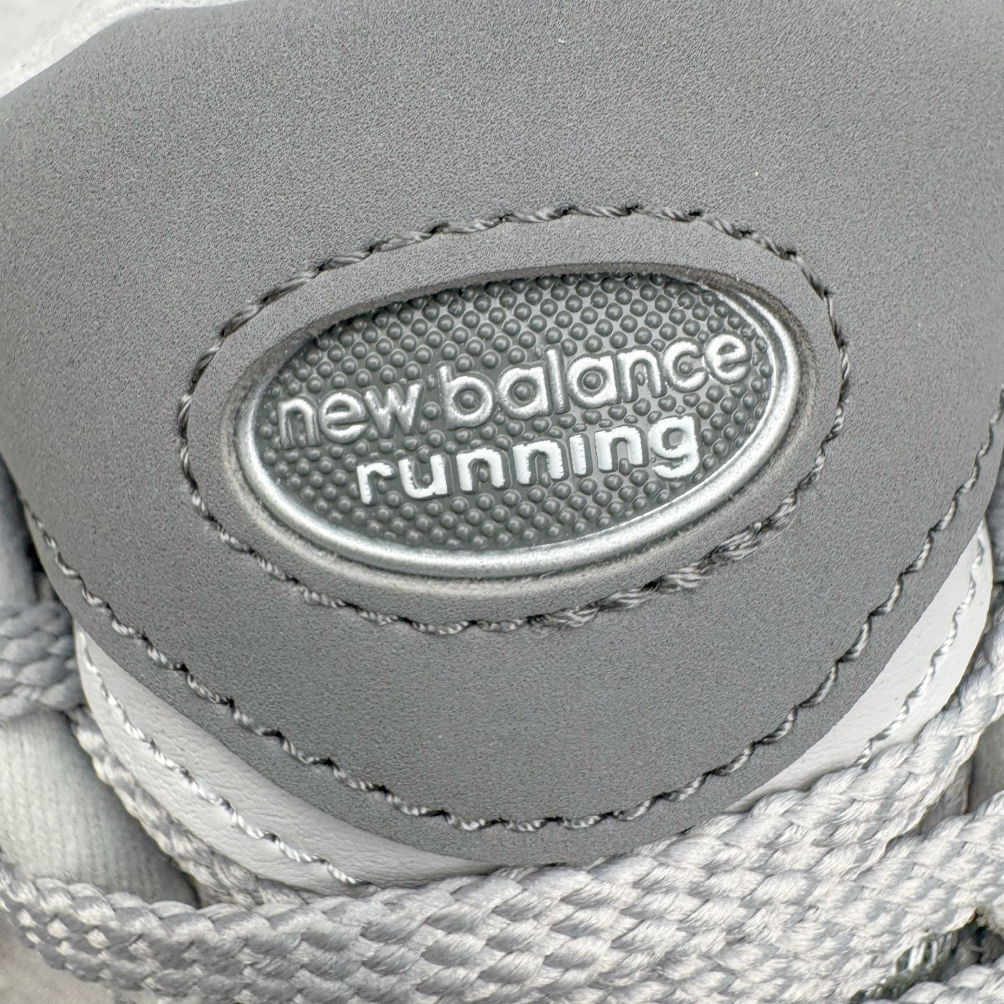 图片[13]-＃G版纯原 New Balance ML2002RO 新百伦潮流复古织物皮革减震防滑耐磨轻便低帮跑步鞋 灰碳色 基于市场现有版本全新升级调整 NB市场最强产物 全套原楦原纸板原厂数据开发 全鞋电脑针车加持 原厂网布 原装进口头层翻毛皮料正确绒感卡色 正确中底拉帮中底网布细节 一比一手工擦旧效果 冲裁组合 匠心打造 耗时两个月开发完成 工艺极其复杂难度可想而知 新开独立私模大底 全网唯一正确做旧组合大底 高端零售专供产物 尺码：36 37 37.5 38 38.5 39.5 40 40.5 41.5 42 42.5 43 44 44.5 45 45.5 46.5 47-选品中心