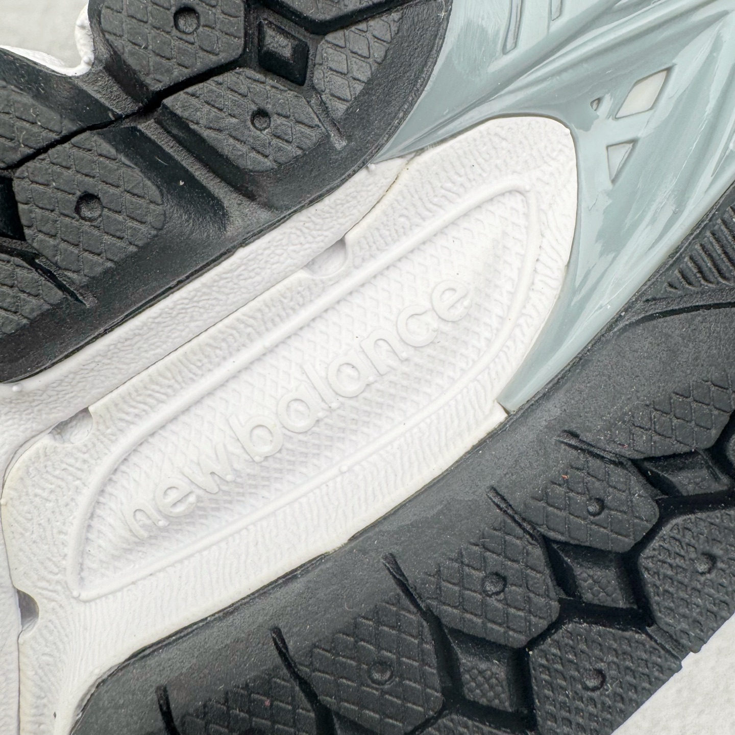 图片[21]-＃G版纯原 New Balance M2002RST 新百伦潮流复古织物皮革减震防滑耐磨轻便低帮跑步鞋 灰碳色 基于市场现有版本全新升级调整 NB市场最强产物 全套原楦原纸板原厂数据开发 全鞋电脑针车加持 原厂网布 原装进口头层翻毛皮料正确绒感卡色 正确中底拉帮中底网布细节 一比一手工擦旧效果 冲裁组合 匠心打造 耗时两个月开发完成 工艺极其复杂难度可想而知 新开独立私模大底 全网唯一正确做旧组合大底 高端零售专供产物 尺码：36 37 37.5 38 38.5 39.5 40 40.5 41.5 42 42.5 43 44 44.5 45 45.5 46.5 47-选品中心