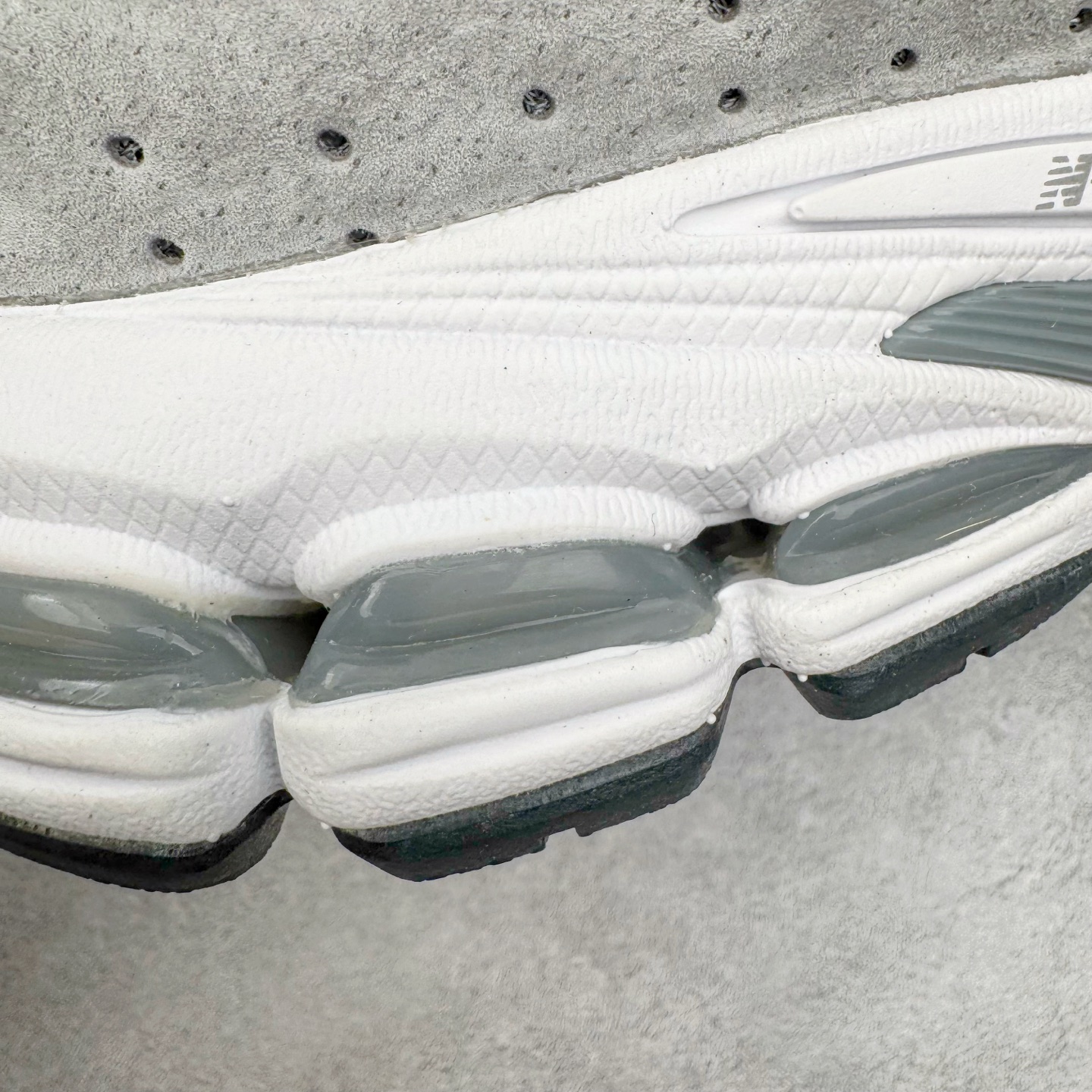 图片[18]-＃G版纯原 New Balance M2002RST 新百伦潮流复古织物皮革减震防滑耐磨轻便低帮跑步鞋 灰碳色 基于市场现有版本全新升级调整 NB市场最强产物 全套原楦原纸板原厂数据开发 全鞋电脑针车加持 原厂网布 原装进口头层翻毛皮料正确绒感卡色 正确中底拉帮中底网布细节 一比一手工擦旧效果 冲裁组合 匠心打造 耗时两个月开发完成 工艺极其复杂难度可想而知 新开独立私模大底 全网唯一正确做旧组合大底 高端零售专供产物 尺码：36 37 37.5 38 38.5 39.5 40 40.5 41.5 42 42.5 43 44 44.5 45 45.5 46.5 47-选品中心