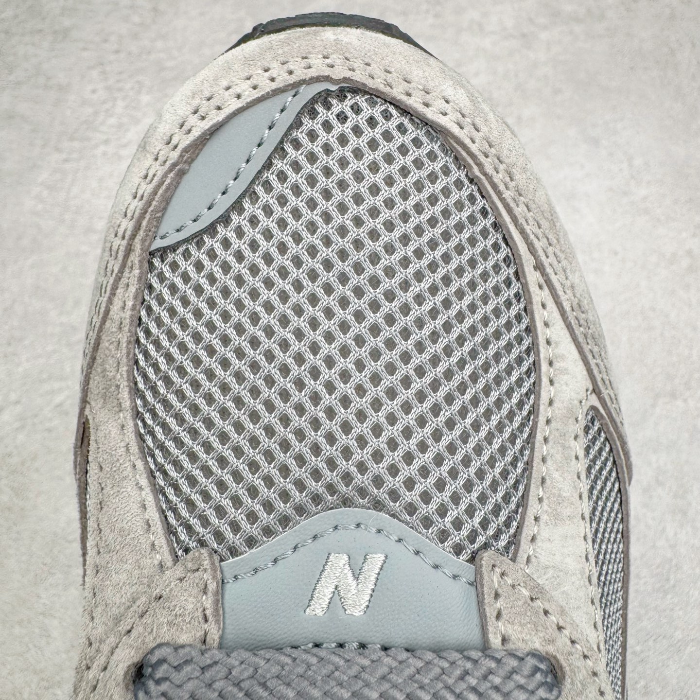 图片[15]-＃G版纯原 New Balance M2002RST 新百伦潮流复古织物皮革减震防滑耐磨轻便低帮跑步鞋 灰碳色 基于市场现有版本全新升级调整 NB市场最强产物 全套原楦原纸板原厂数据开发 全鞋电脑针车加持 原厂网布 原装进口头层翻毛皮料正确绒感卡色 正确中底拉帮中底网布细节 一比一手工擦旧效果 冲裁组合 匠心打造 耗时两个月开发完成 工艺极其复杂难度可想而知 新开独立私模大底 全网唯一正确做旧组合大底 高端零售专供产物 尺码：36 37 37.5 38 38.5 39.5 40 40.5 41.5 42 42.5 43 44 44.5 45 45.5 46.5 47-选品中心