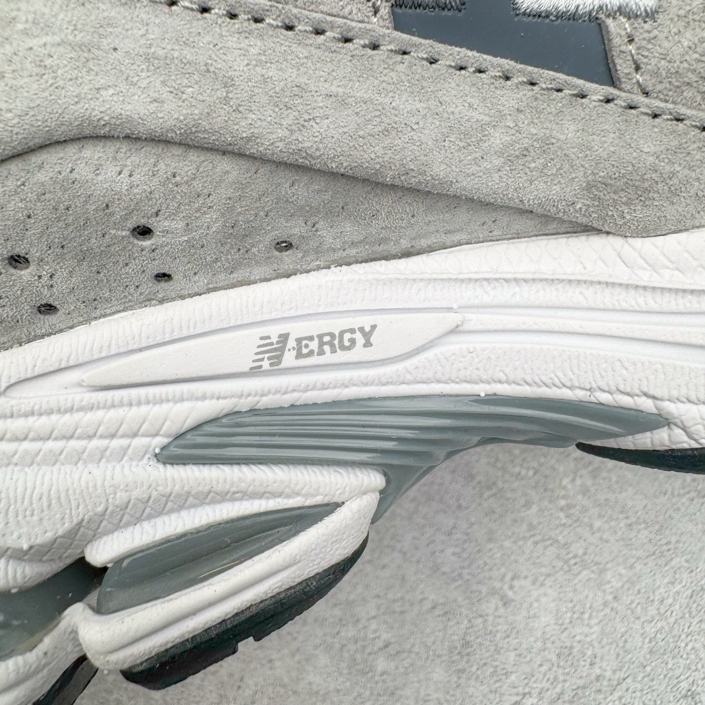 图片[19]-＃G版纯原 New Balance M2002RST 新百伦潮流复古织物皮革减震防滑耐磨轻便低帮跑步鞋 灰碳色 基于市场现有版本全新升级调整 NB市场最强产物 全套原楦原纸板原厂数据开发 全鞋电脑针车加持 原厂网布 原装进口头层翻毛皮料正确绒感卡色 正确中底拉帮中底网布细节 一比一手工擦旧效果 冲裁组合 匠心打造 耗时两个月开发完成 工艺极其复杂难度可想而知 新开独立私模大底 全网唯一正确做旧组合大底 高端零售专供产物 尺码：36 37 37.5 38 38.5 39.5 40 40.5 41.5 42 42.5 43 44 44.5 45 45.5 46.5 47-选品中心