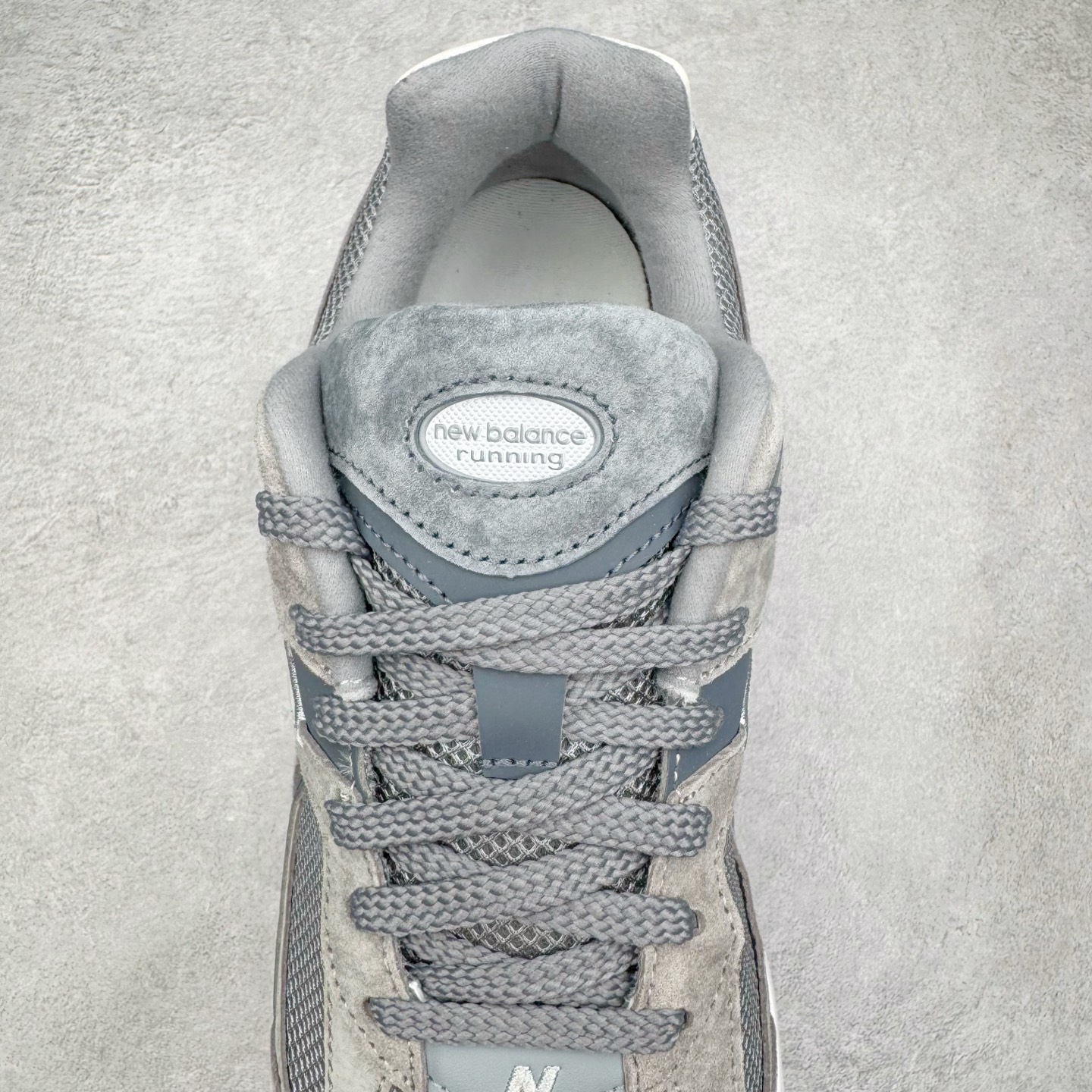 图片[5]-＃G版纯原 New Balance M2002RST 新百伦潮流复古织物皮革减震防滑耐磨轻便低帮跑步鞋 灰碳色 基于市场现有版本全新升级调整 NB市场最强产物 全套原楦原纸板原厂数据开发 全鞋电脑针车加持 原厂网布 原装进口头层翻毛皮料正确绒感卡色 正确中底拉帮中底网布细节 一比一手工擦旧效果 冲裁组合 匠心打造 耗时两个月开发完成 工艺极其复杂难度可想而知 新开独立私模大底 全网唯一正确做旧组合大底 高端零售专供产物 尺码：36 37 37.5 38 38.5 39.5 40 40.5 41.5 42 42.5 43 44 44.5 45 45.5 46.5 47-选品中心