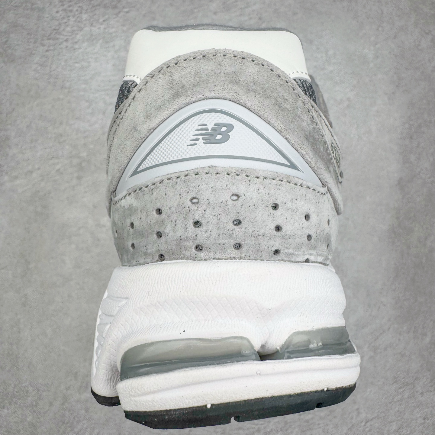 图片[8]-＃G版纯原 New Balance M2002RST 新百伦潮流复古织物皮革减震防滑耐磨轻便低帮跑步鞋 灰碳色 基于市场现有版本全新升级调整 NB市场最强产物 全套原楦原纸板原厂数据开发 全鞋电脑针车加持 原厂网布 原装进口头层翻毛皮料正确绒感卡色 正确中底拉帮中底网布细节 一比一手工擦旧效果 冲裁组合 匠心打造 耗时两个月开发完成 工艺极其复杂难度可想而知 新开独立私模大底 全网唯一正确做旧组合大底 高端零售专供产物 尺码：36 37 37.5 38 38.5 39.5 40 40.5 41.5 42 42.5 43 44 44.5 45 45.5 46.5 47-选品中心